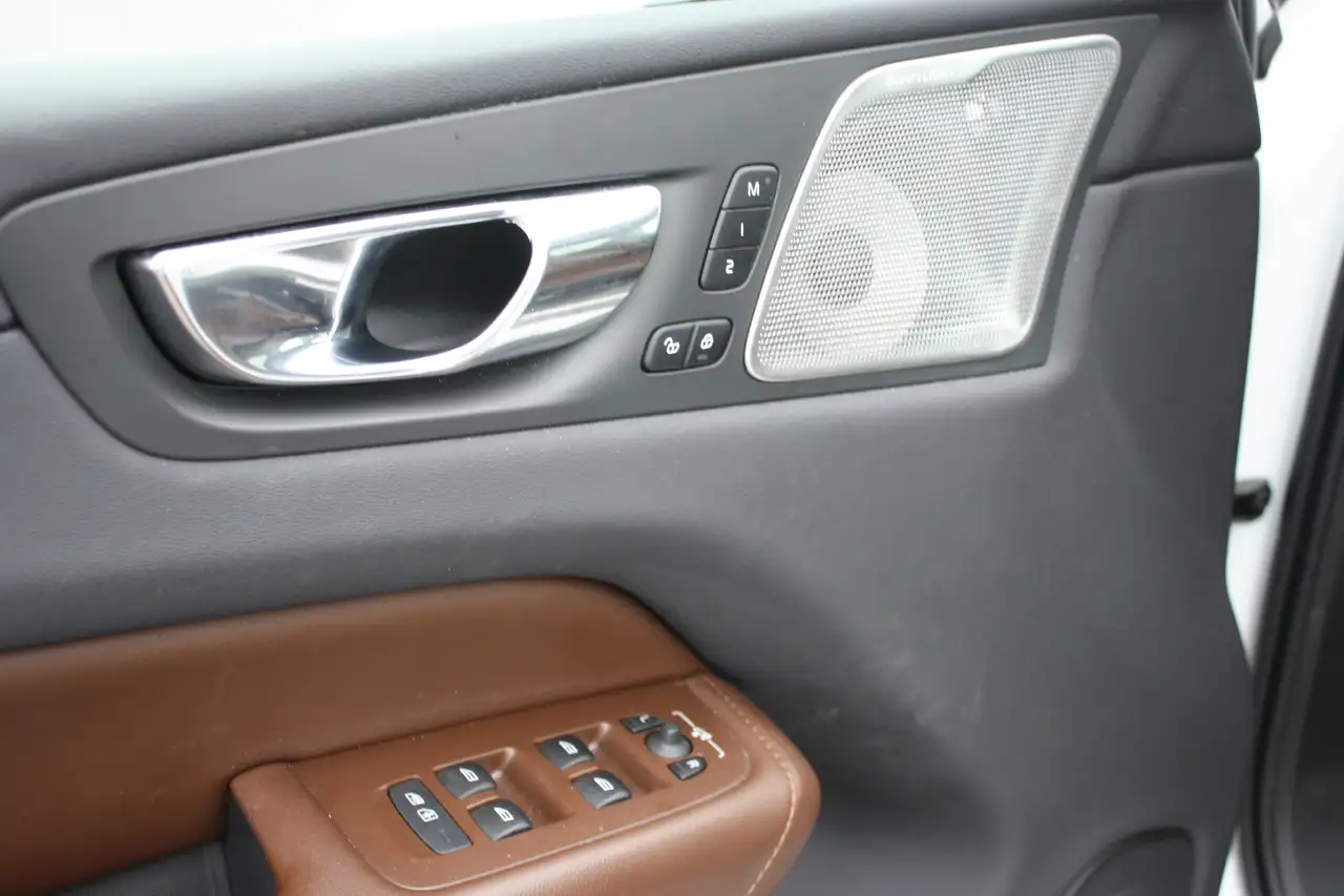 Volvo XC60 снимка Volvo XC60