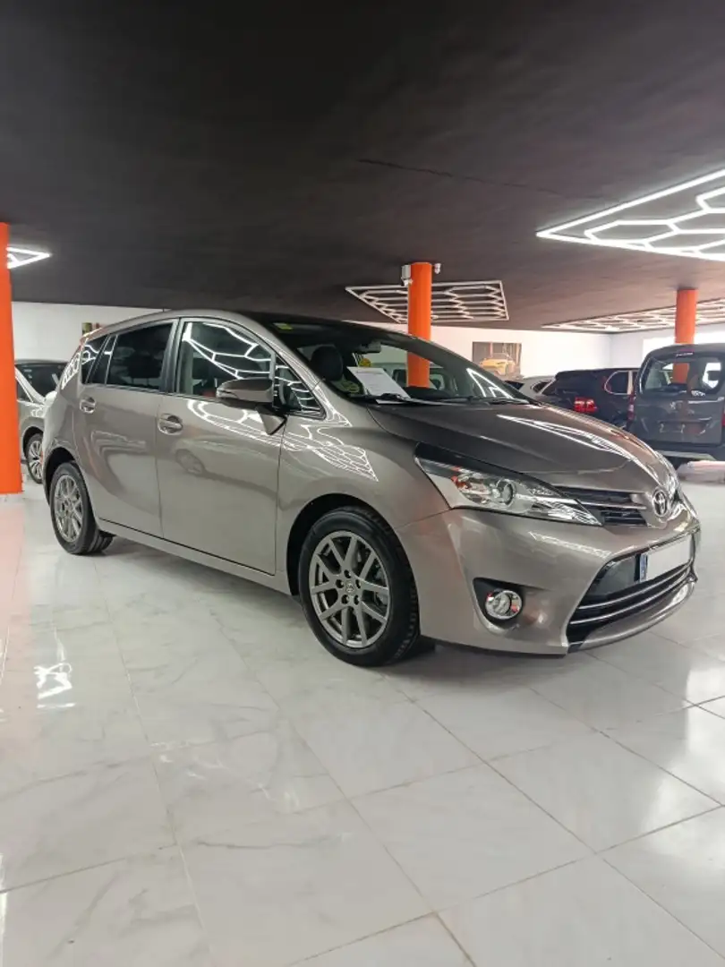 Toyota Verso 115D Advance 5pl. Gris - 1