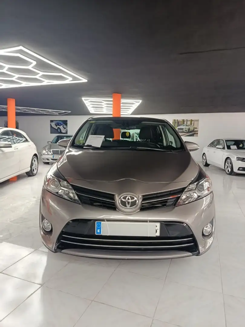 Toyota Verso 115D Advance 5pl. Gris - 2