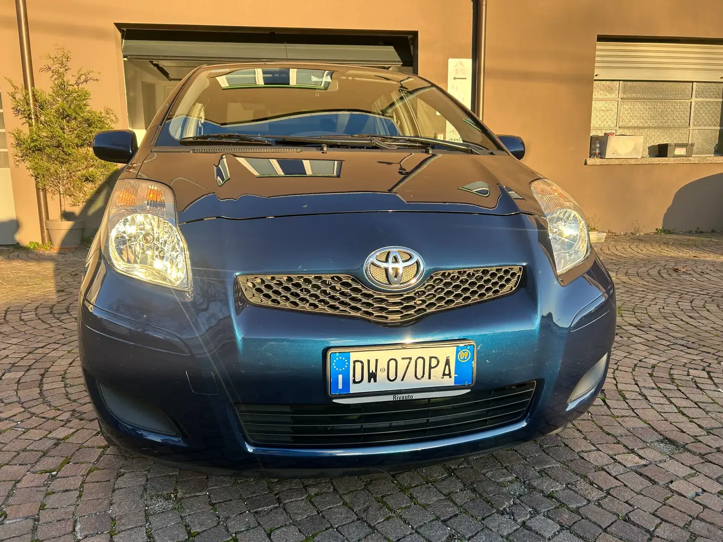 Toyota Yaris Yaris II 2009 5p 1.0 Now Bleu - 1