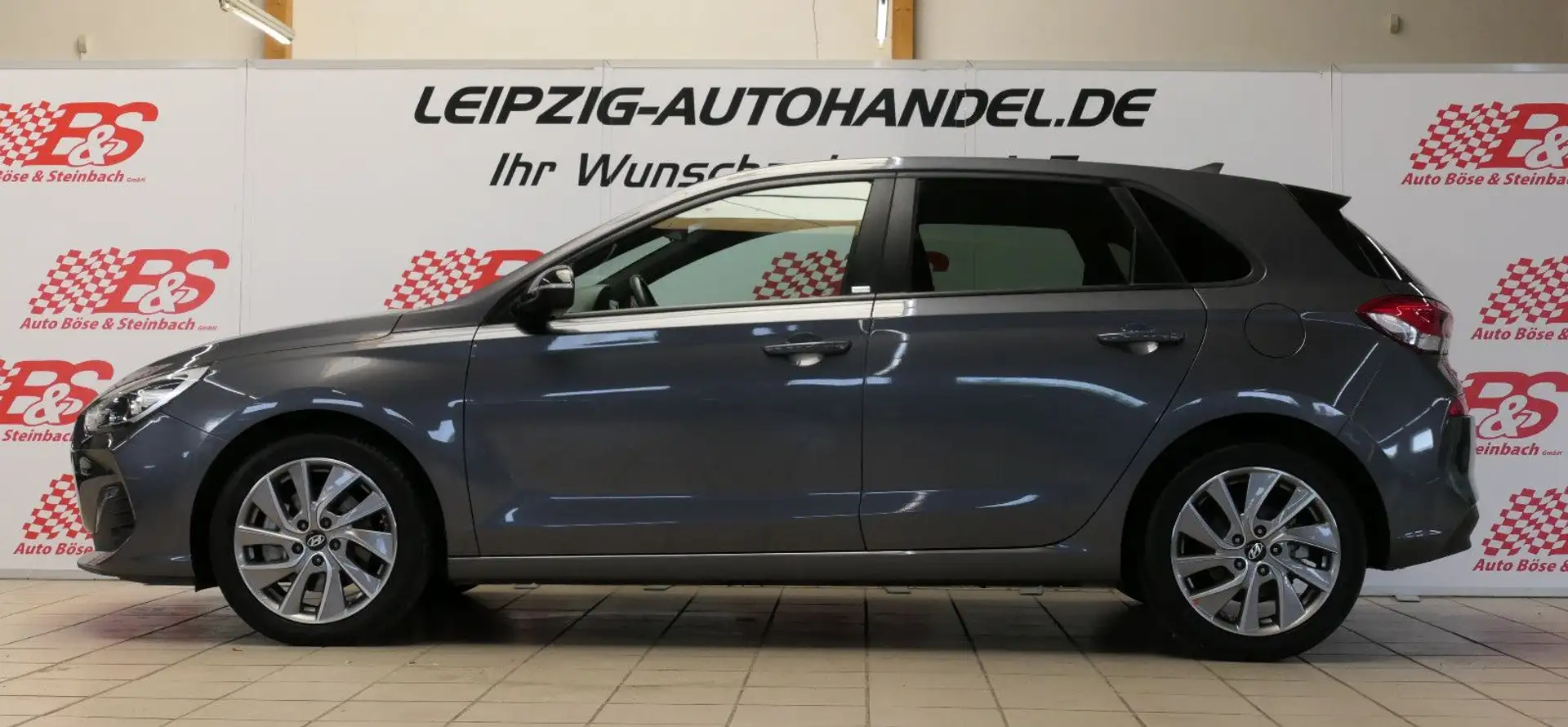 Hyundai i30 Passion + *LED*NAV*KAM*PDC*SHZ*GRA*APP* Gris - 2