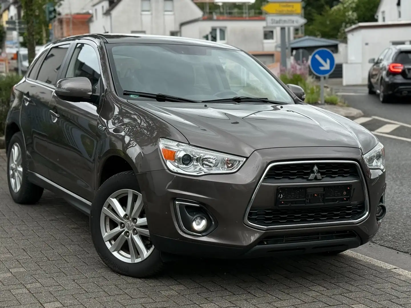 Mitsubishi ASX Edition 2WD/2.HAND/TÜV-NEU/NAVI/KLIMA Braun - 1
