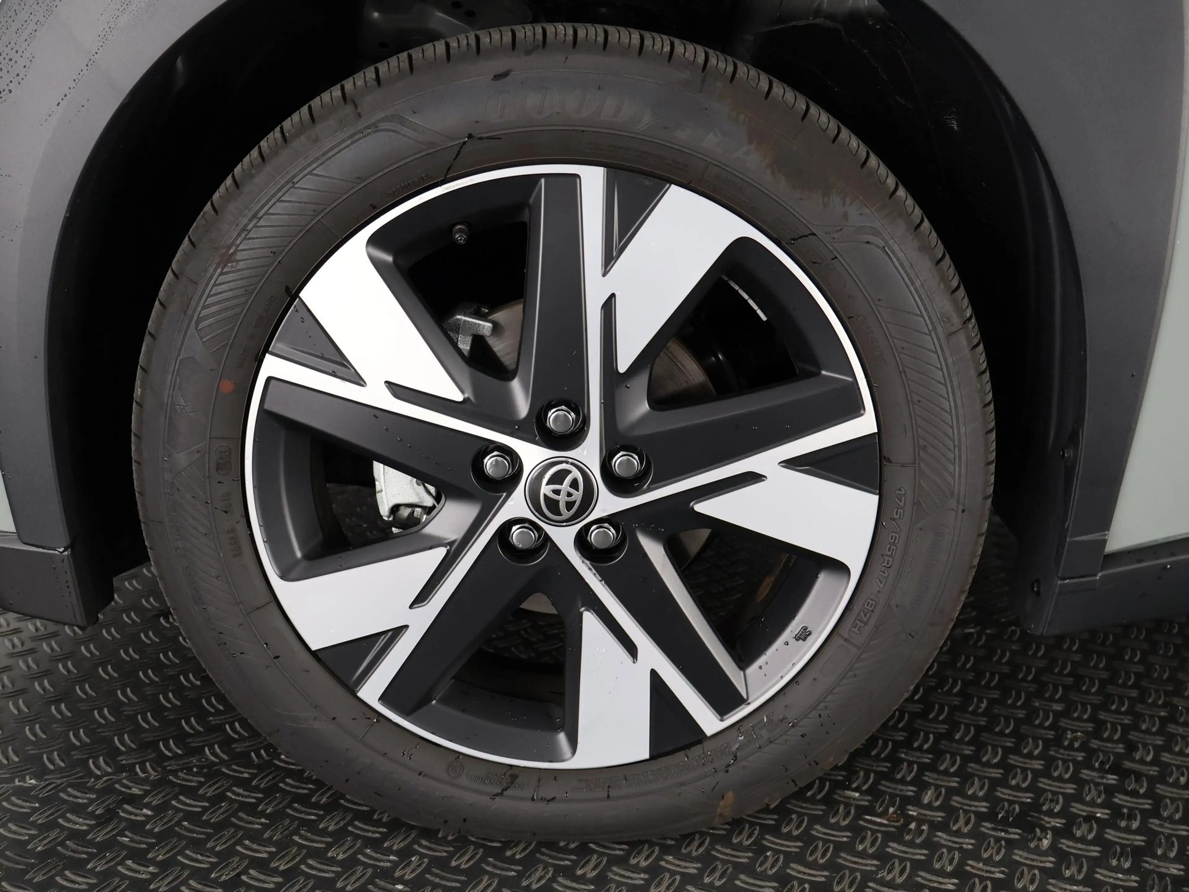 Toyota Aygo X HYBRID PULSE BI-TONE GARANTIE TOT 2036**RIJKLAAR** — photo 30
