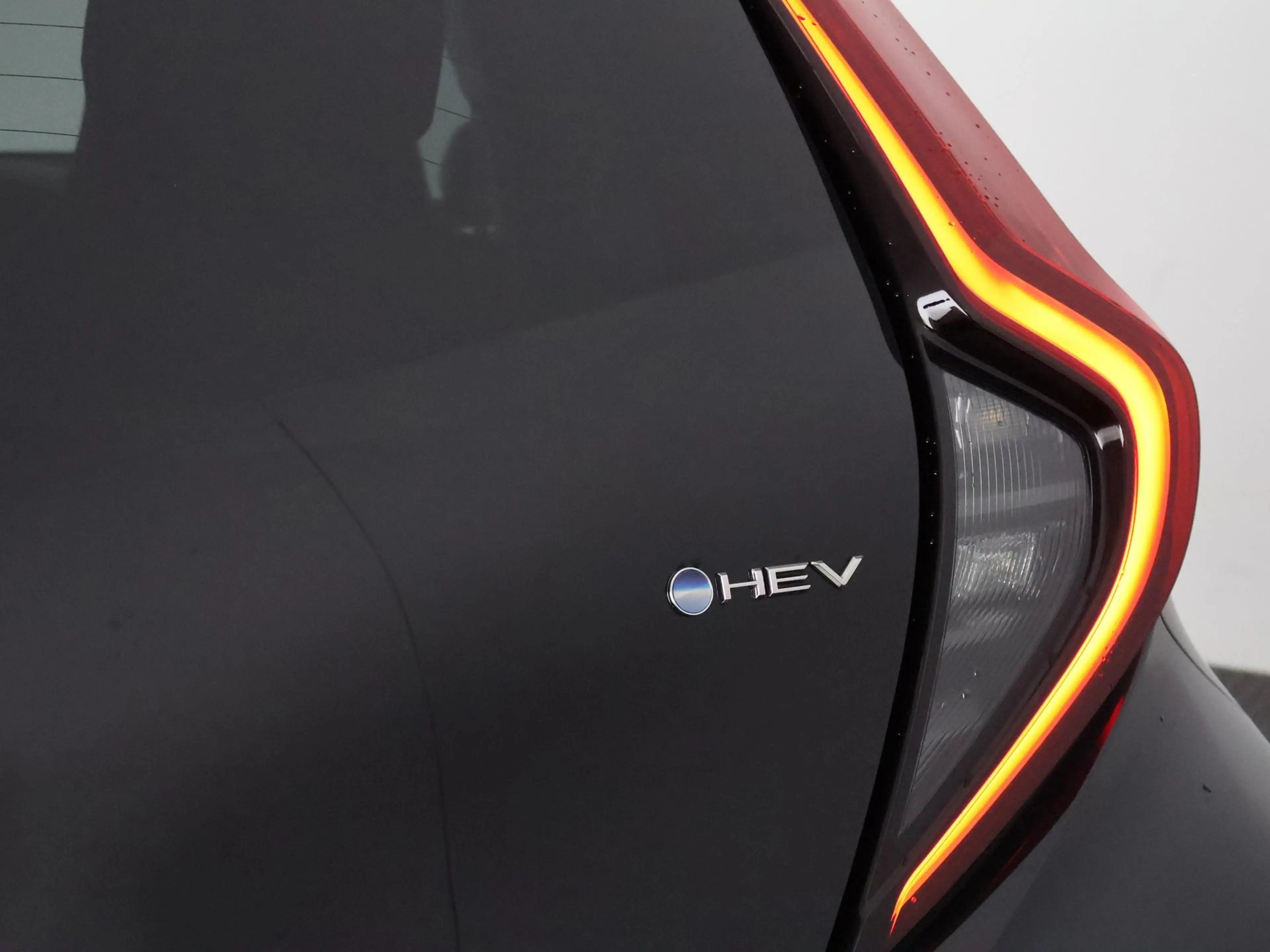 Toyota Aygo X HYBRID PULSE BI-TONE GARANTIE TOT 2036**RIJKLAAR** — photo 29