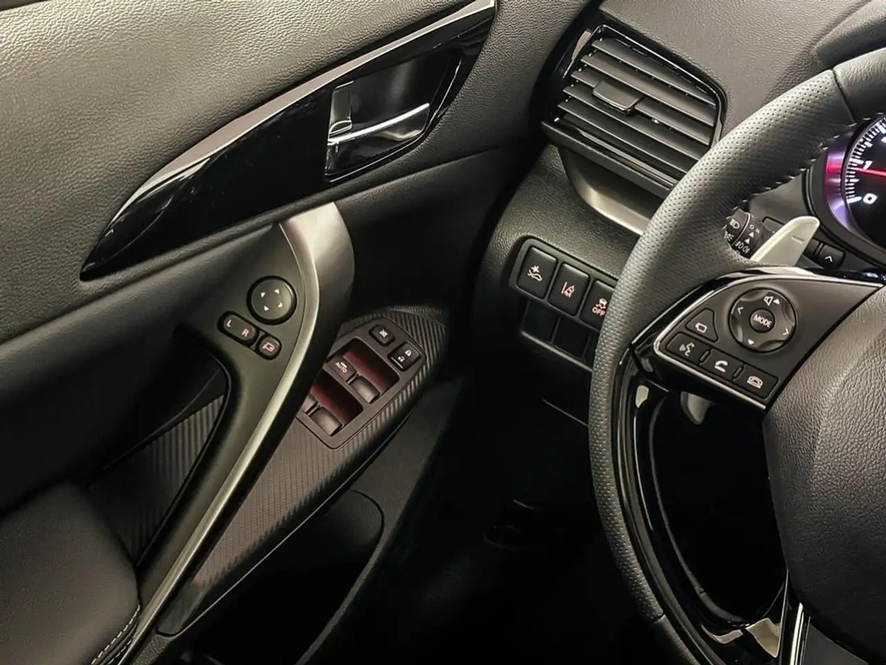Mitsubishi Eclipse Cross снимка Mitsubishi Eclipse Cross