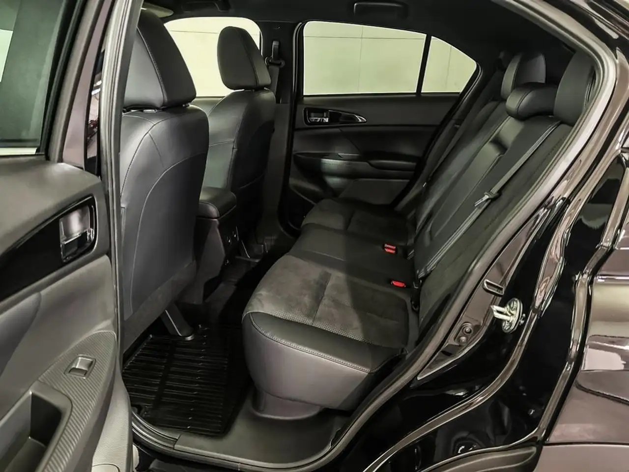 Mitsubishi Eclipse Cross снимка Mitsubishi Eclipse Cross