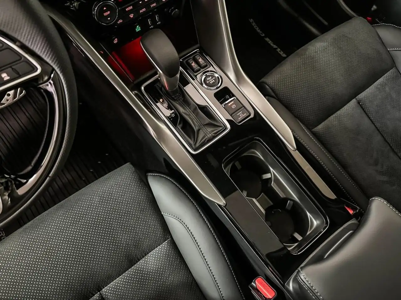 Mitsubishi Eclipse Cross снимка Mitsubishi Eclipse Cross