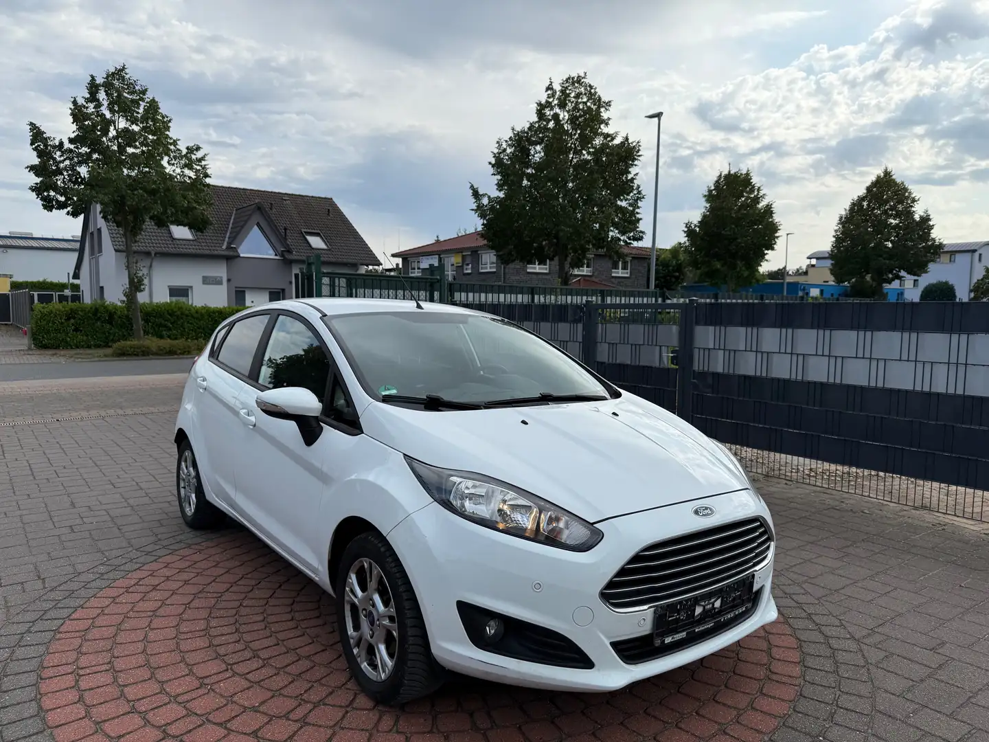 Ford Fiesta Trend KLIMA+SITZHG+2XPDC+TÜV Weiß - 1