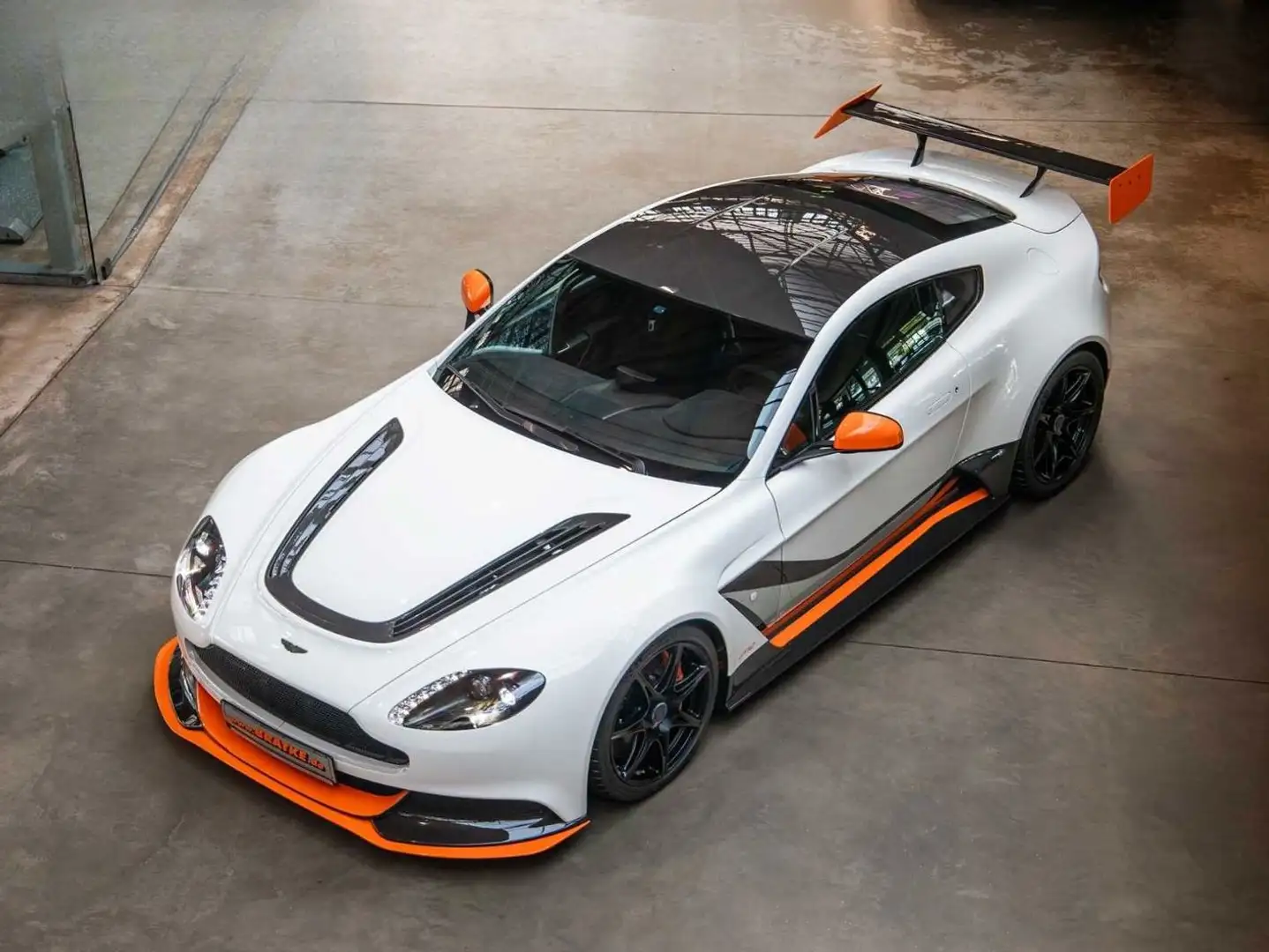 Aston Martin Vantage GT12 V12 6.0 600ch bijela - 1
