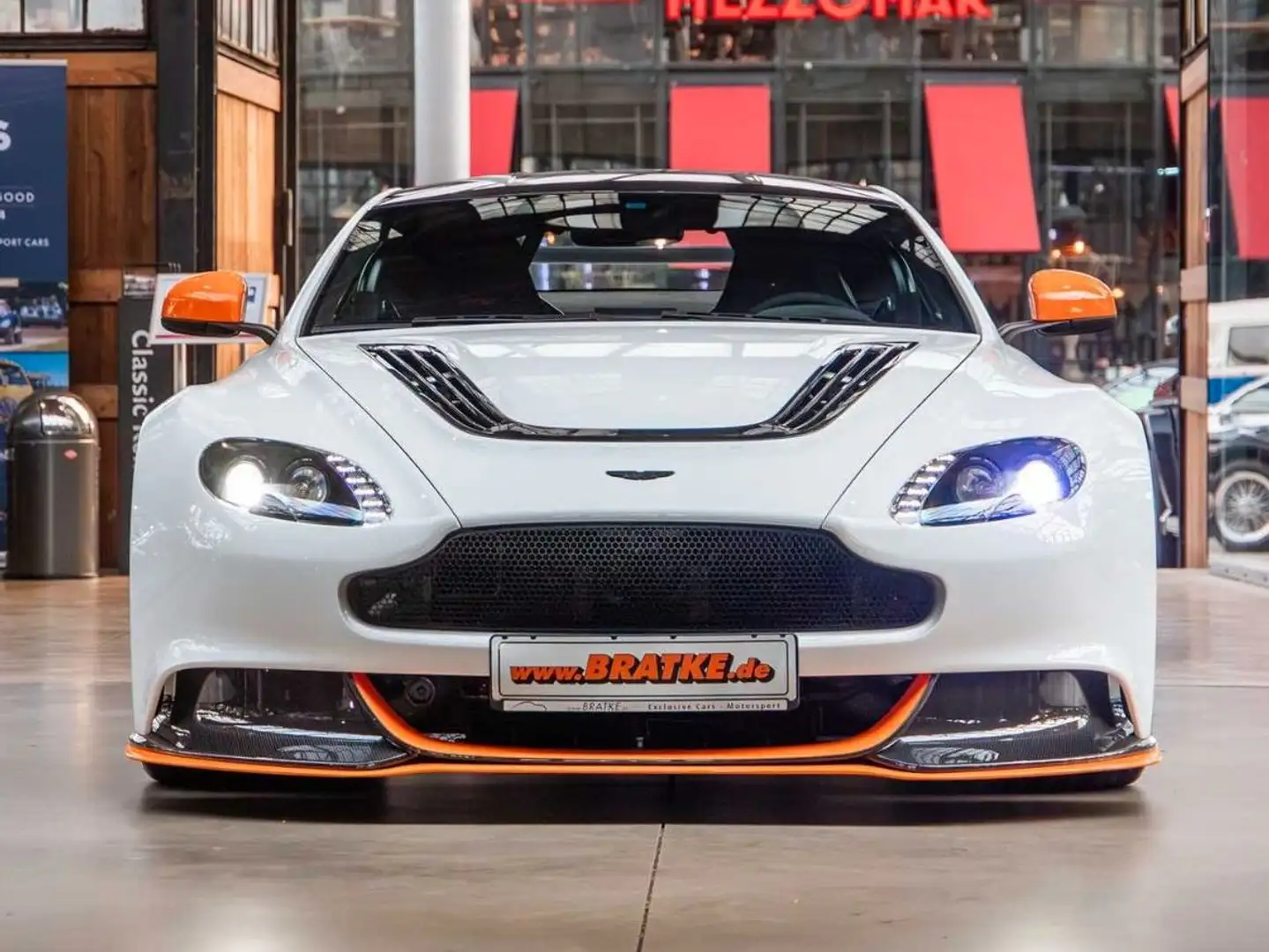 Aston Martin Vantage GT12 V12 6.0 600ch bijela - 2