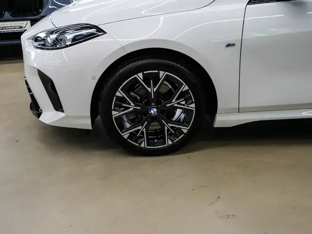 BMW 1 Series view 7