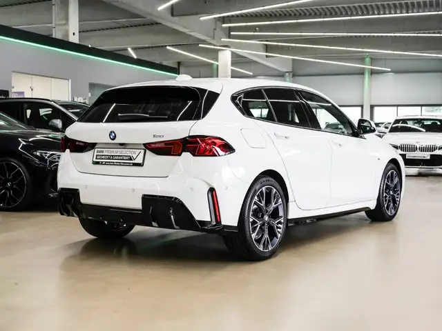BMW 1 Series view 2