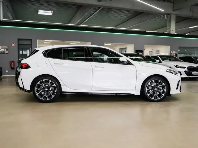 BMW 1 Series view 4