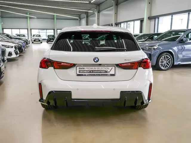 BMW 1 Series view 5