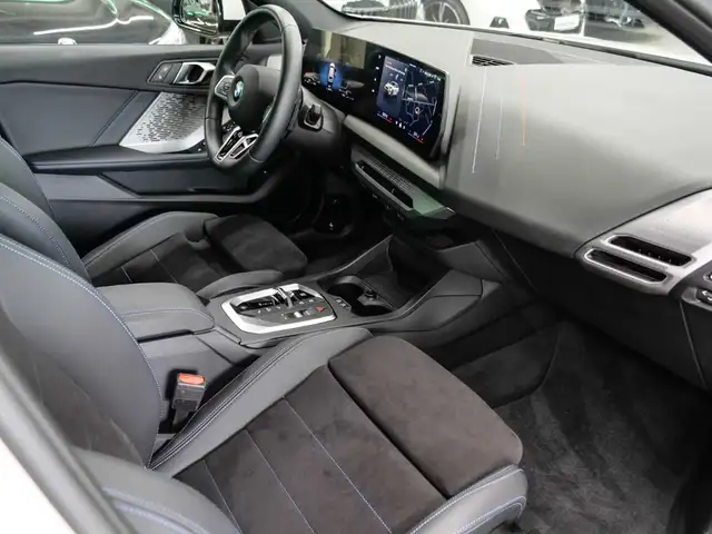 BMW 1 Series view 15