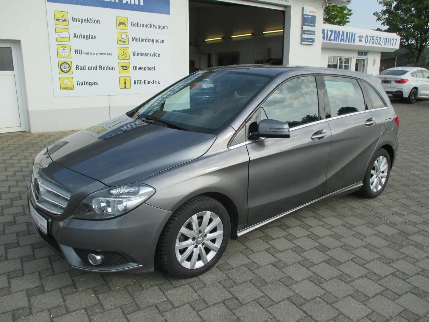 Mercedes-Benz B 180 Autom. Grau - 2