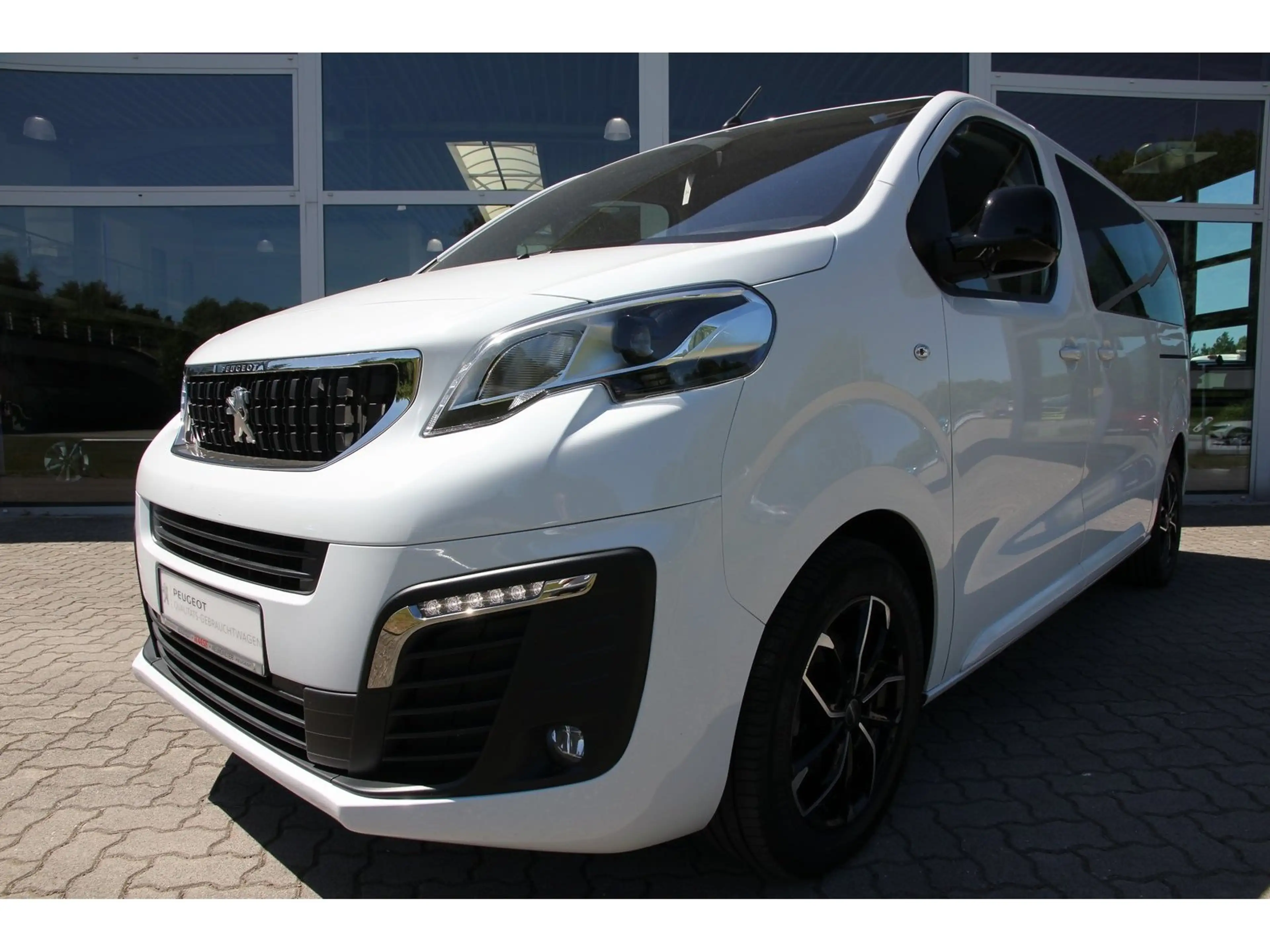 Peugeot Traveller Business L2 HDi 120 8-Sitze — photo 2