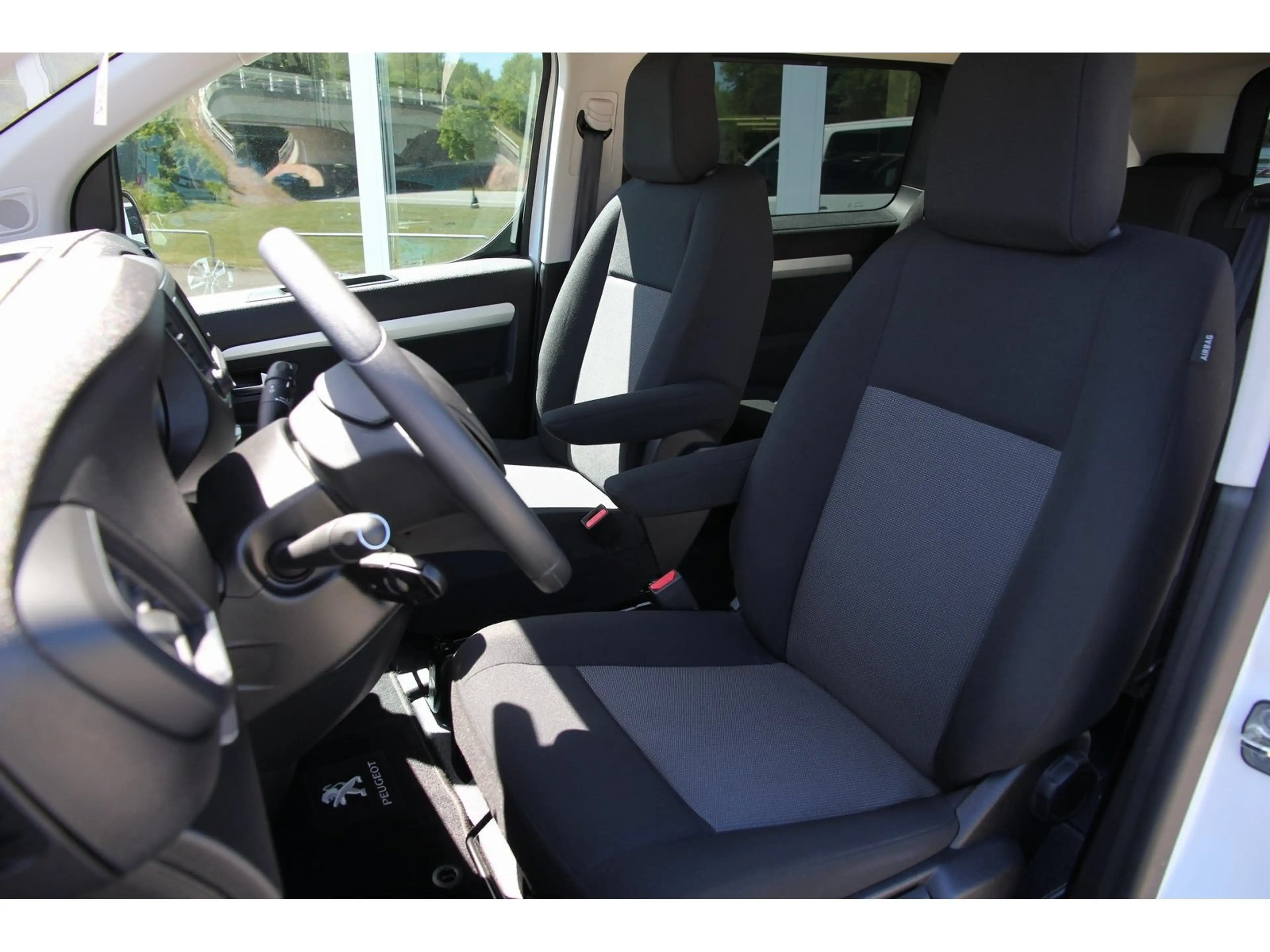 Peugeot Traveller Business L2 HDi 120 8-Sitze — photo 14