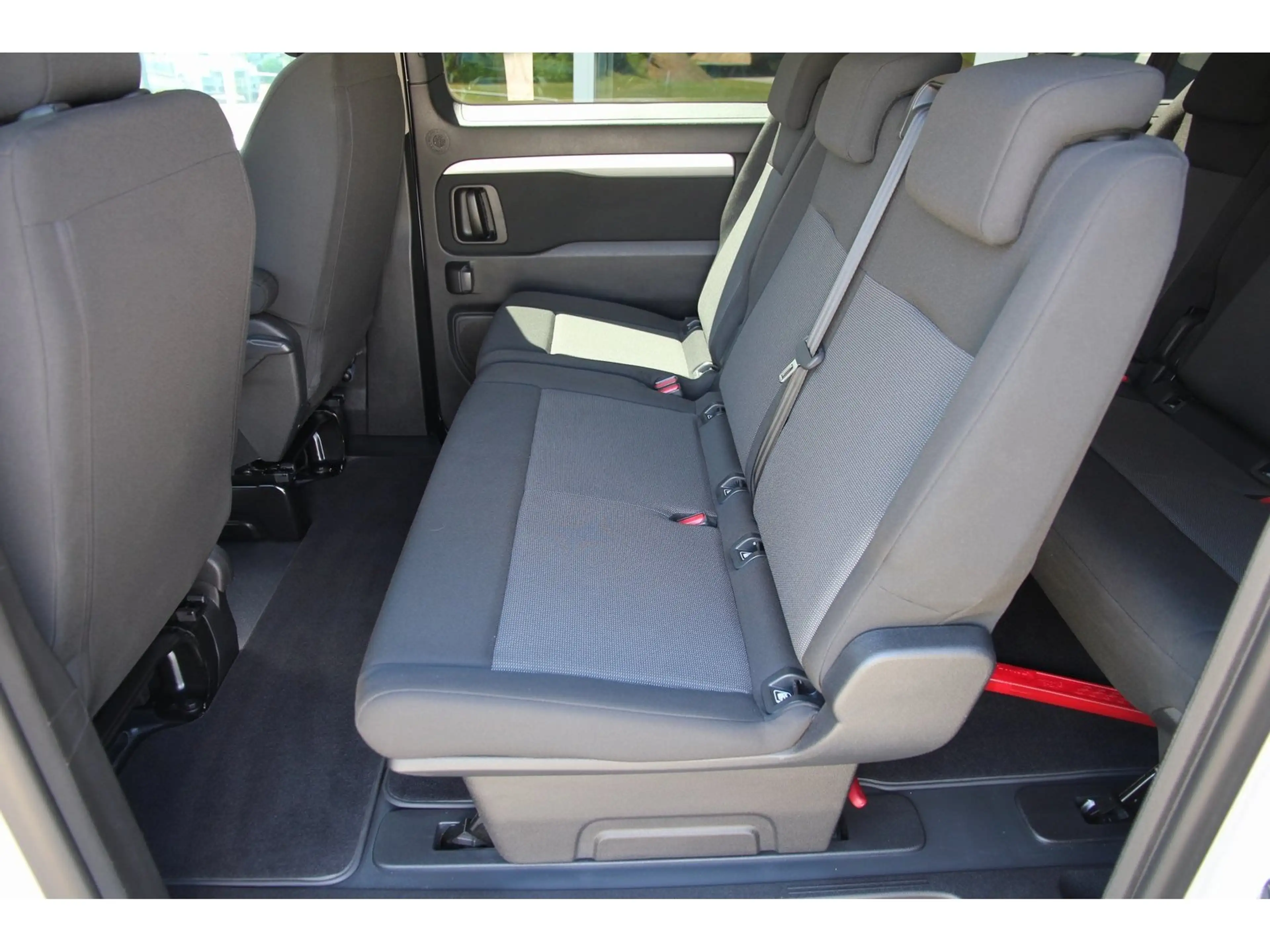 Peugeot Traveller Business L2 HDi 120 8-Sitze — photo 9