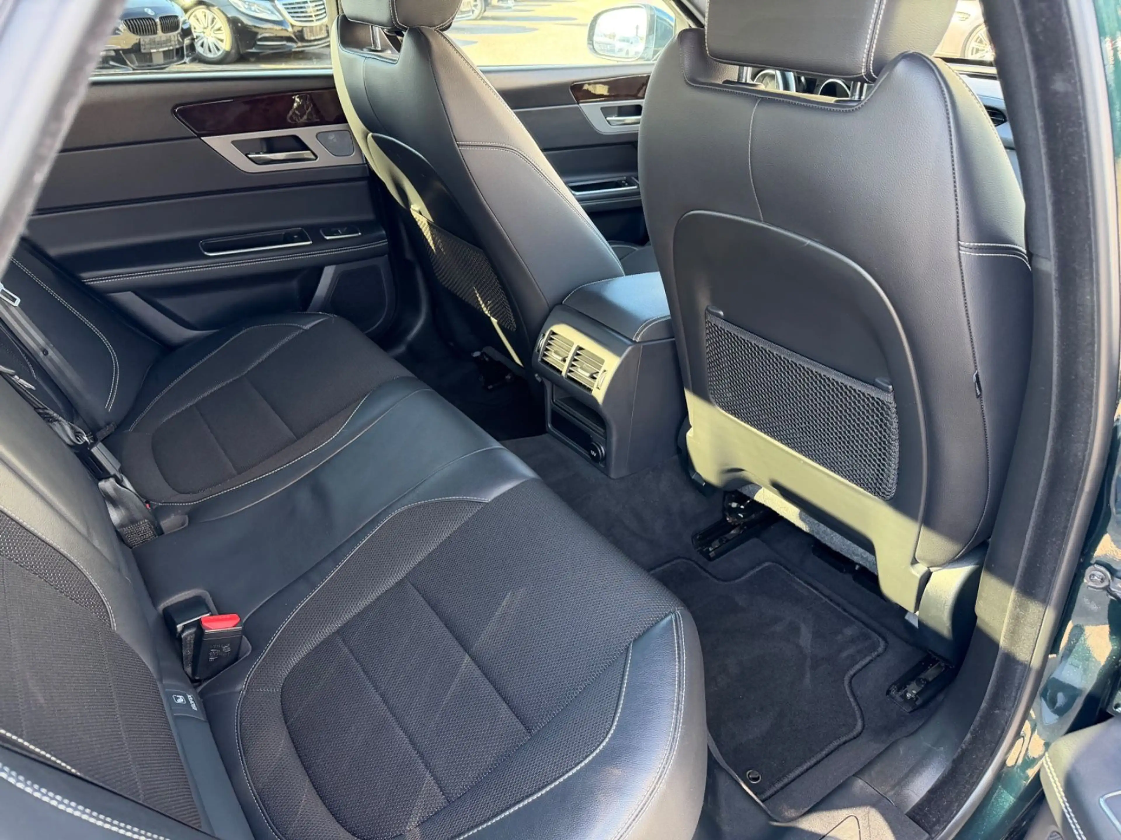 Jaguar XF 30d 300PS R-Sport Automatik Matric Head ACC — photo 9