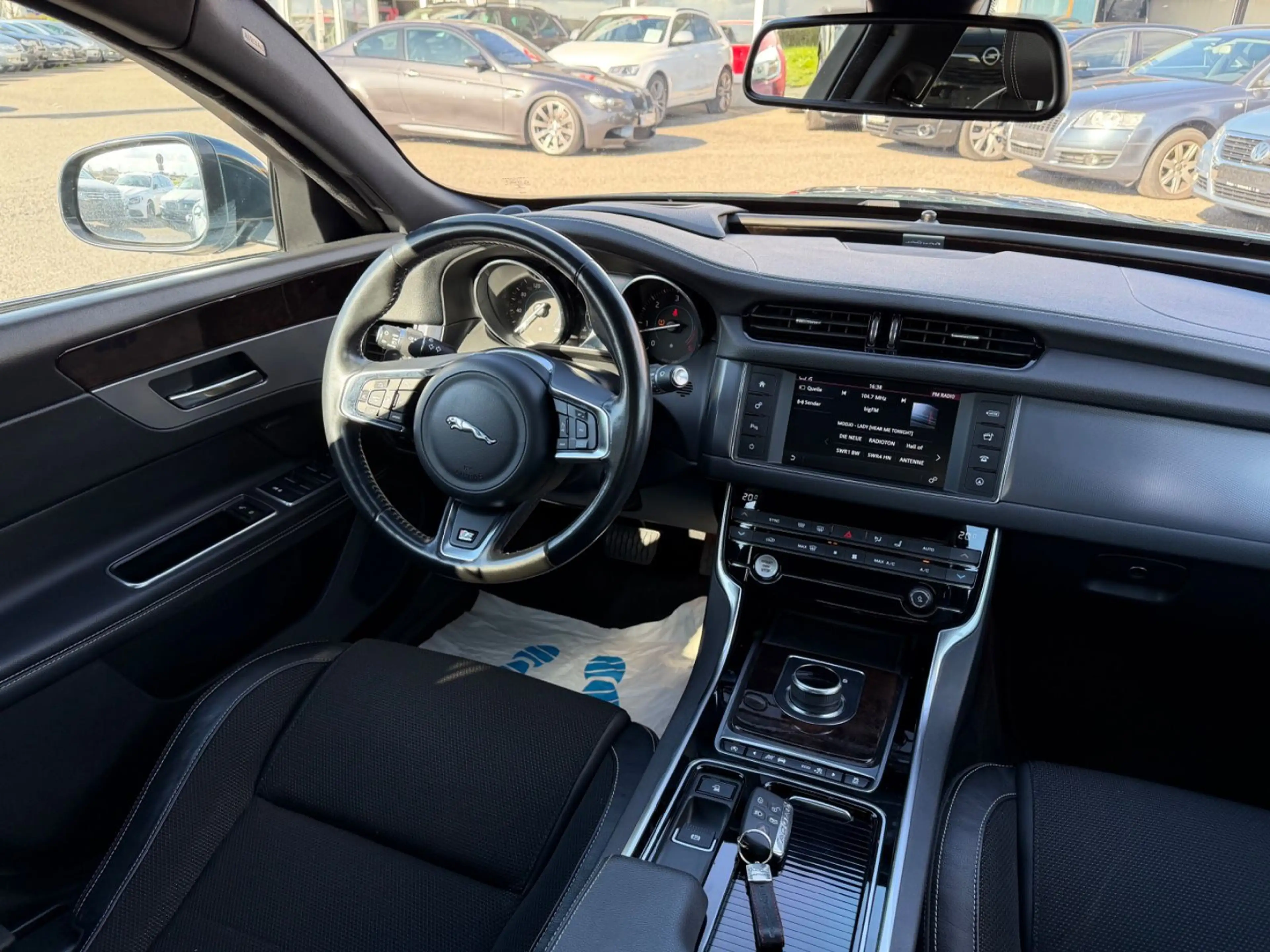 Jaguar XF 30d 300PS R-Sport Automatik Matric Head ACC — photo 10