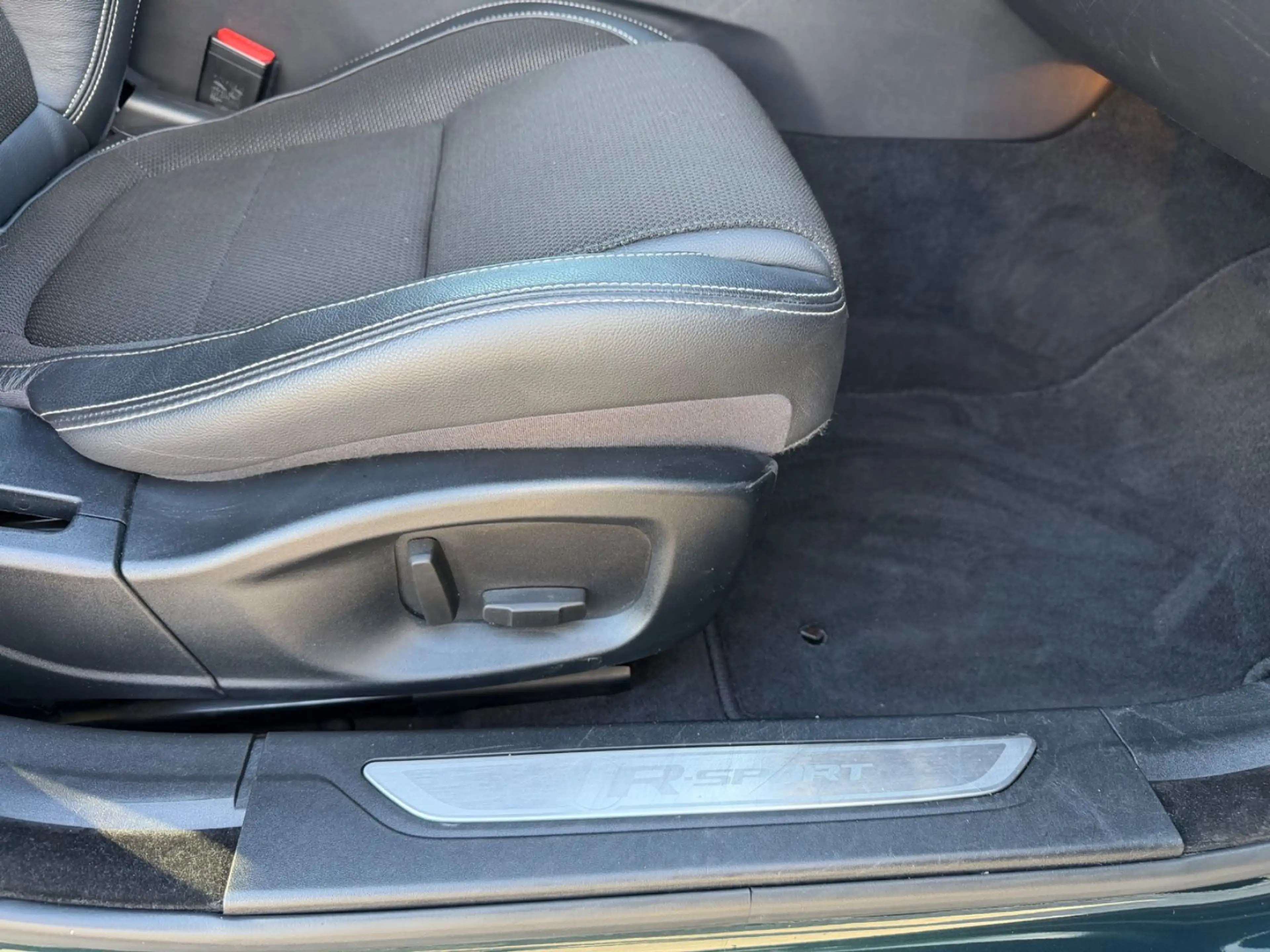 Jaguar XF 30d 300PS R-Sport Automatik Matric Head ACC — photo 8