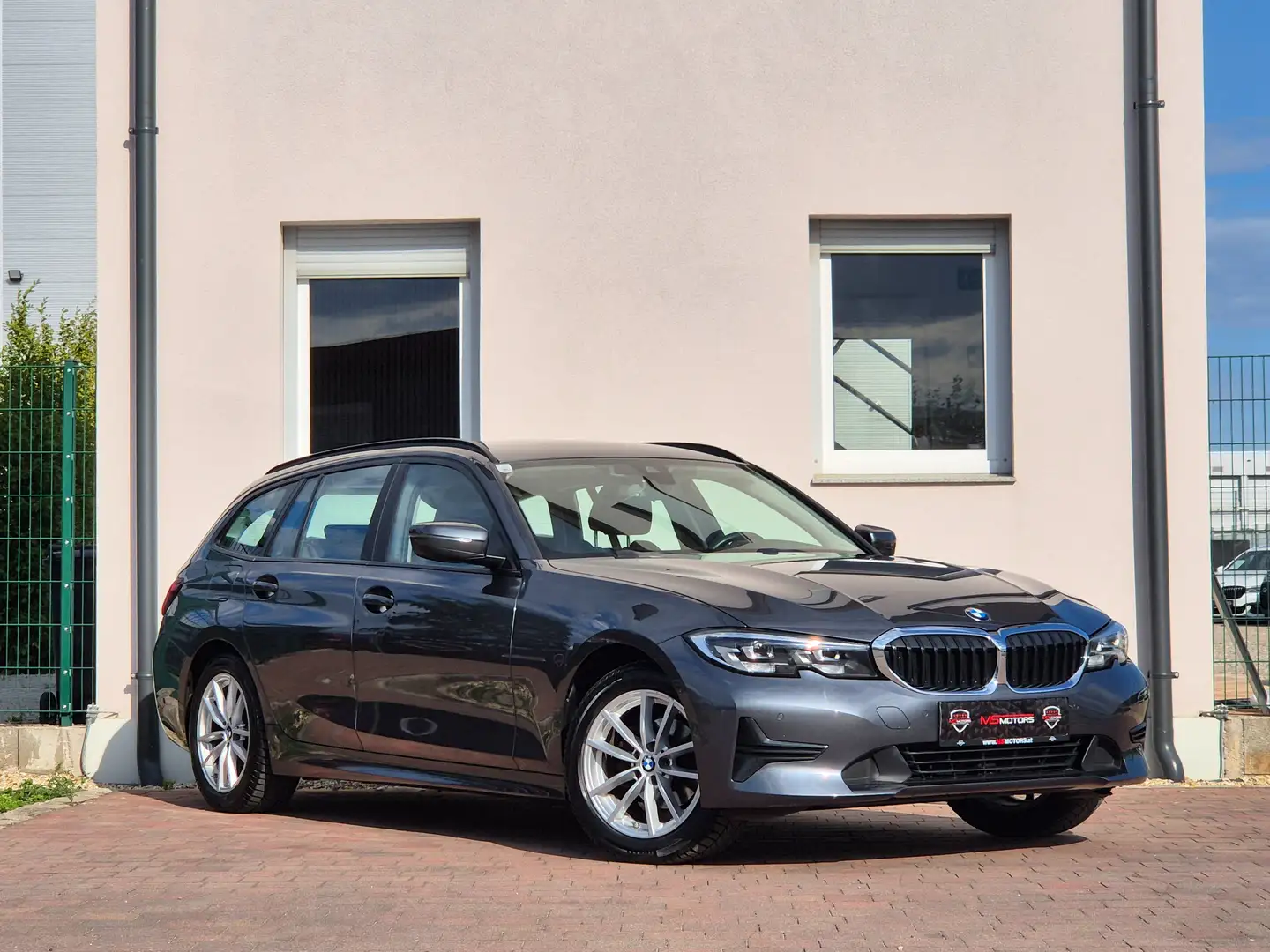 BMW 318 d Touring *RFK*1.BESITZ* LEDER*KREDIT*GARANTIE Grau - 1