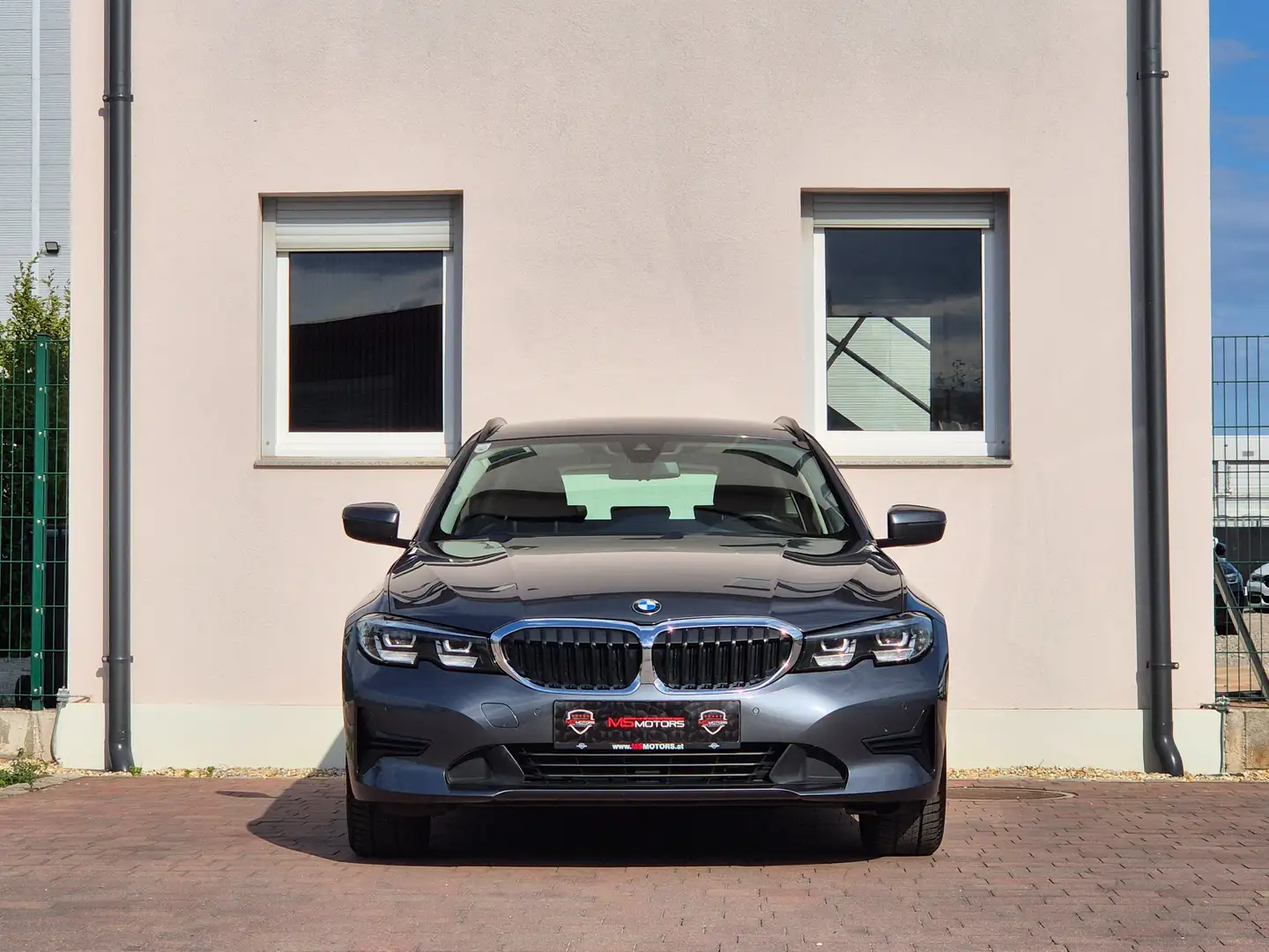 BMW 318 d Touring *RFK*1.BESITZ* LEDER*KREDIT*GARANTIE Grau - 2