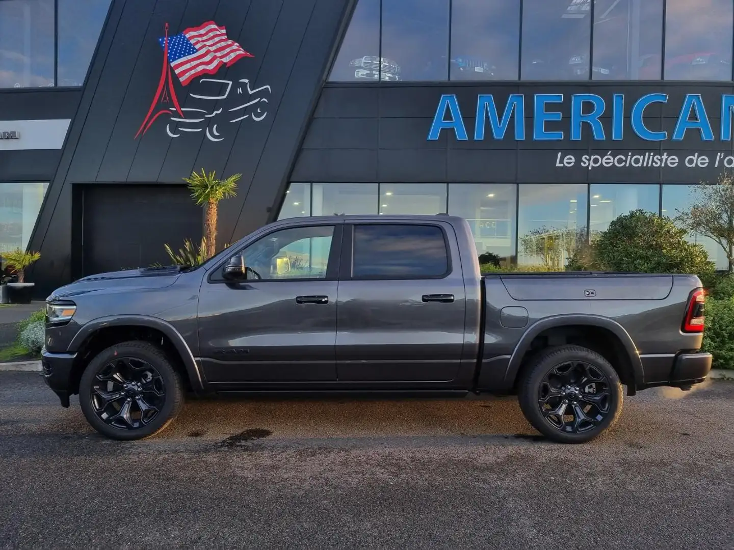 Dodge RAM 1500 CREW LIMITED NIGHT EDITION RAMBOX etorque Grey - 2