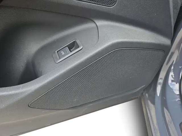 Audi E-Tron view 11