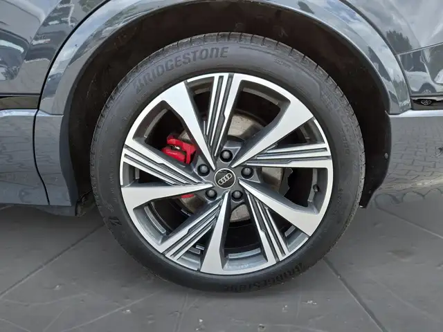Audi E-Tron view 15