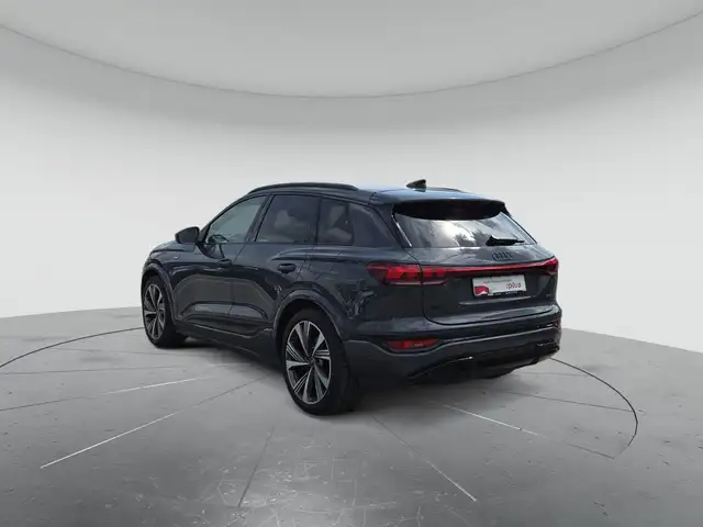 Audi E-Tron view 3