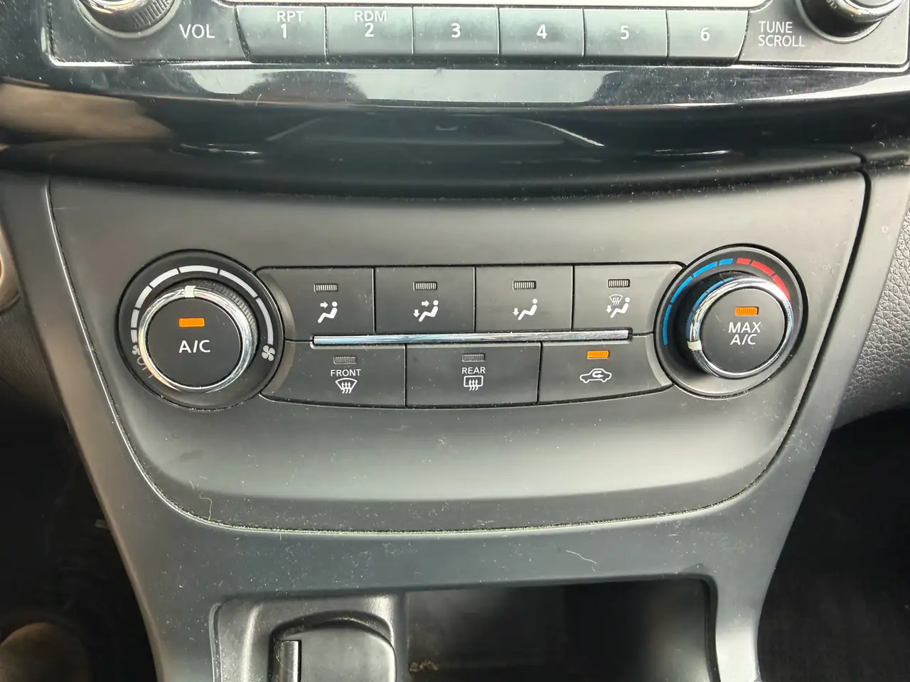 Nissan Sentra снимка Nissan Sentra