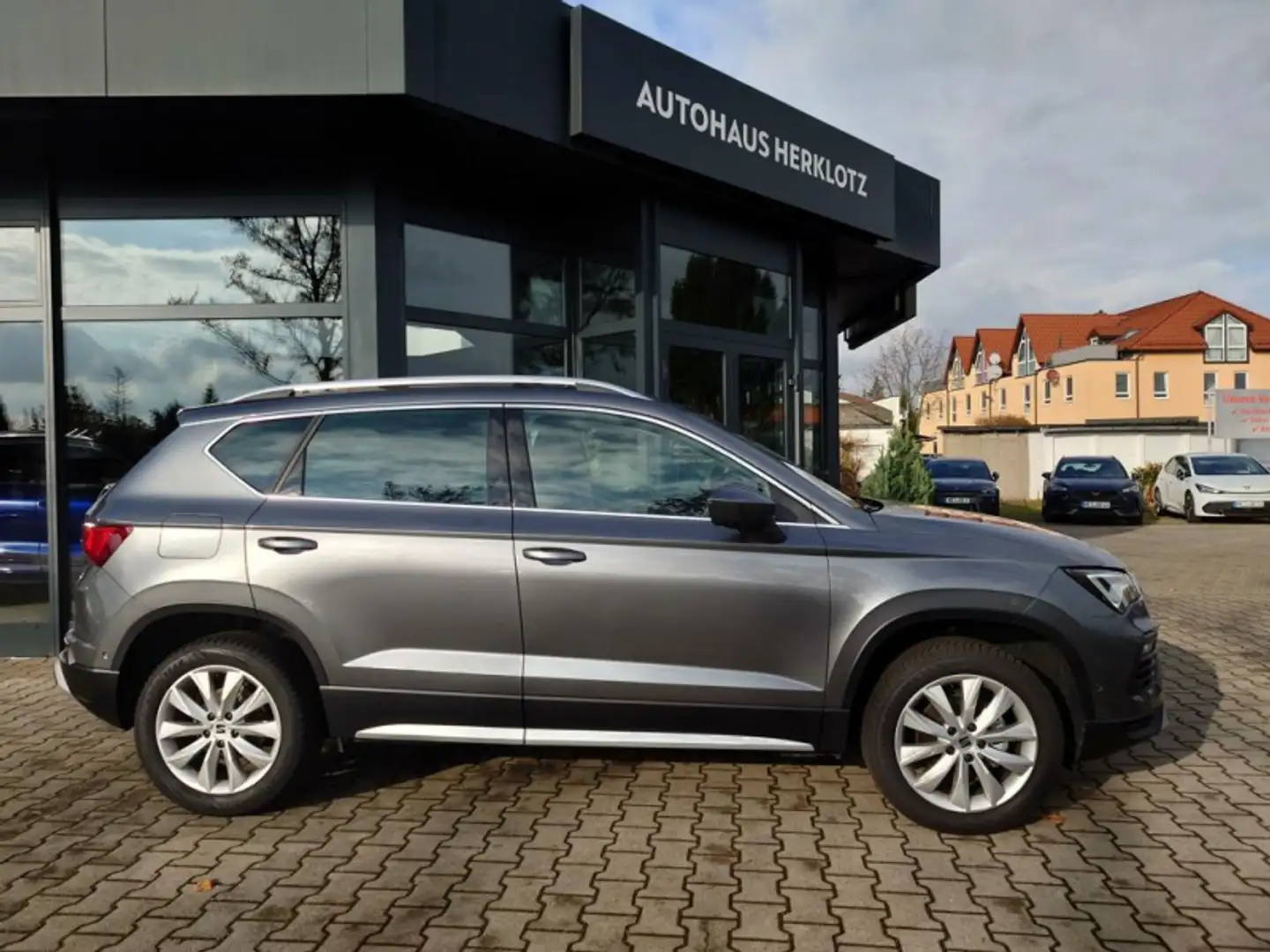 SEAT Ateca Ateca 1.5 TSI XPERIENCE 110 kW / 150 PS  DSG AUTOM Grau - 2