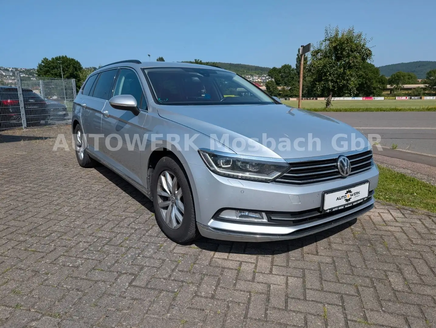 Volkswagen Passat Variant Comfortline/1. Hand/Navi/Led Zilver - 2