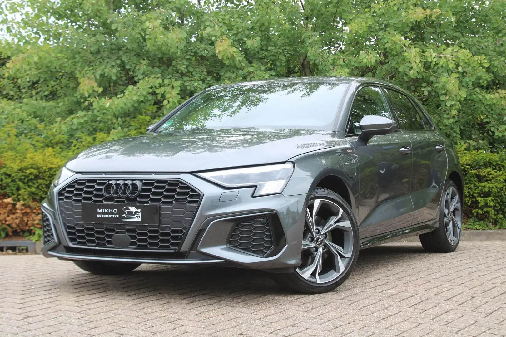Audi A3 Sportback 40 TFSI e 3x S-Line |Panoramadak | Matri Grijs - 1
