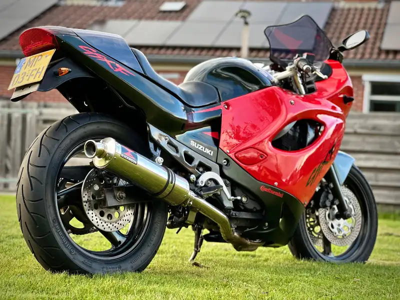 Suzuki GSX 600 - foto 4