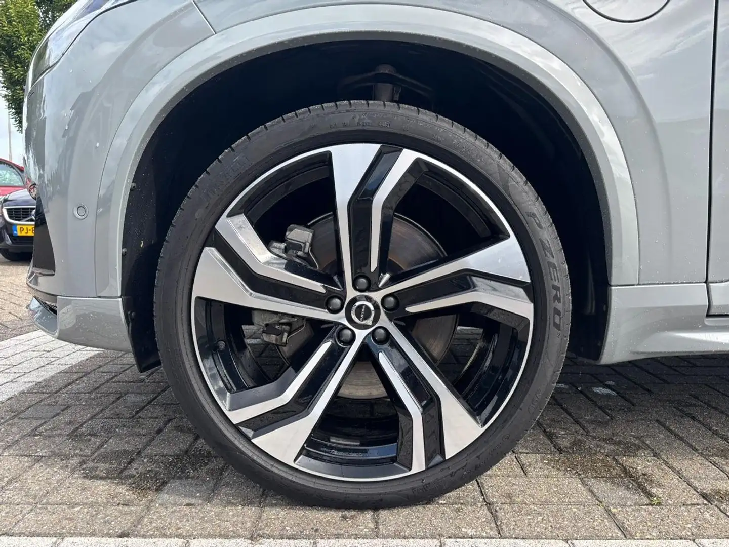 Volvo XC90 T8 Plug-in hybrid AWD Ultra Dark | 22"L.M.Velgen | Grau - 2