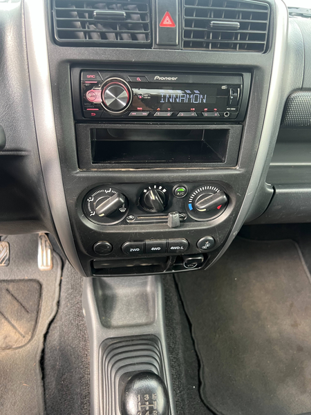 Suzuki Jimny Jimny 1.3i JLX Dakota — photo 12