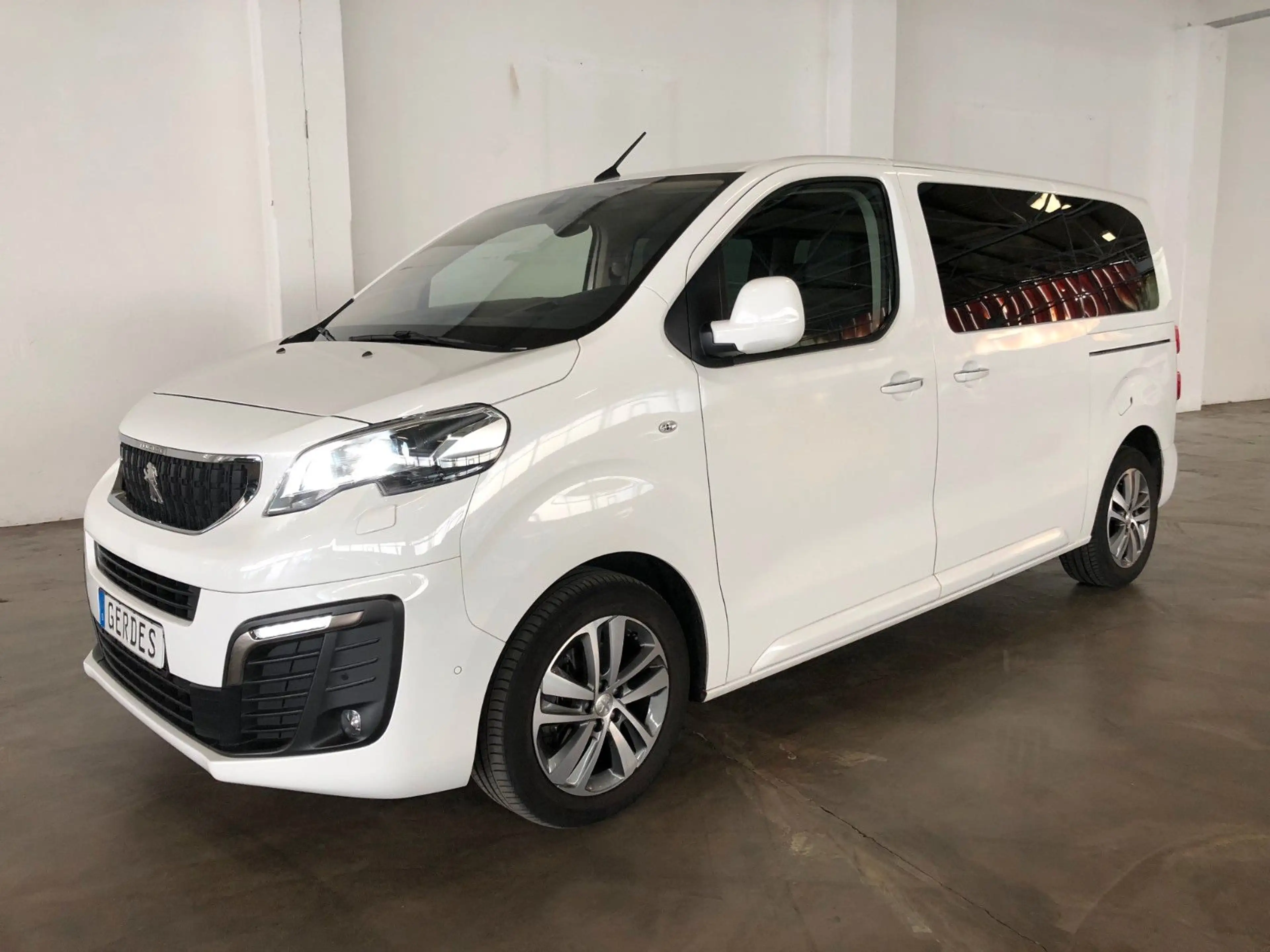 Peugeot Traveller 2.0 Blue "8-Sitzer" — photo 2