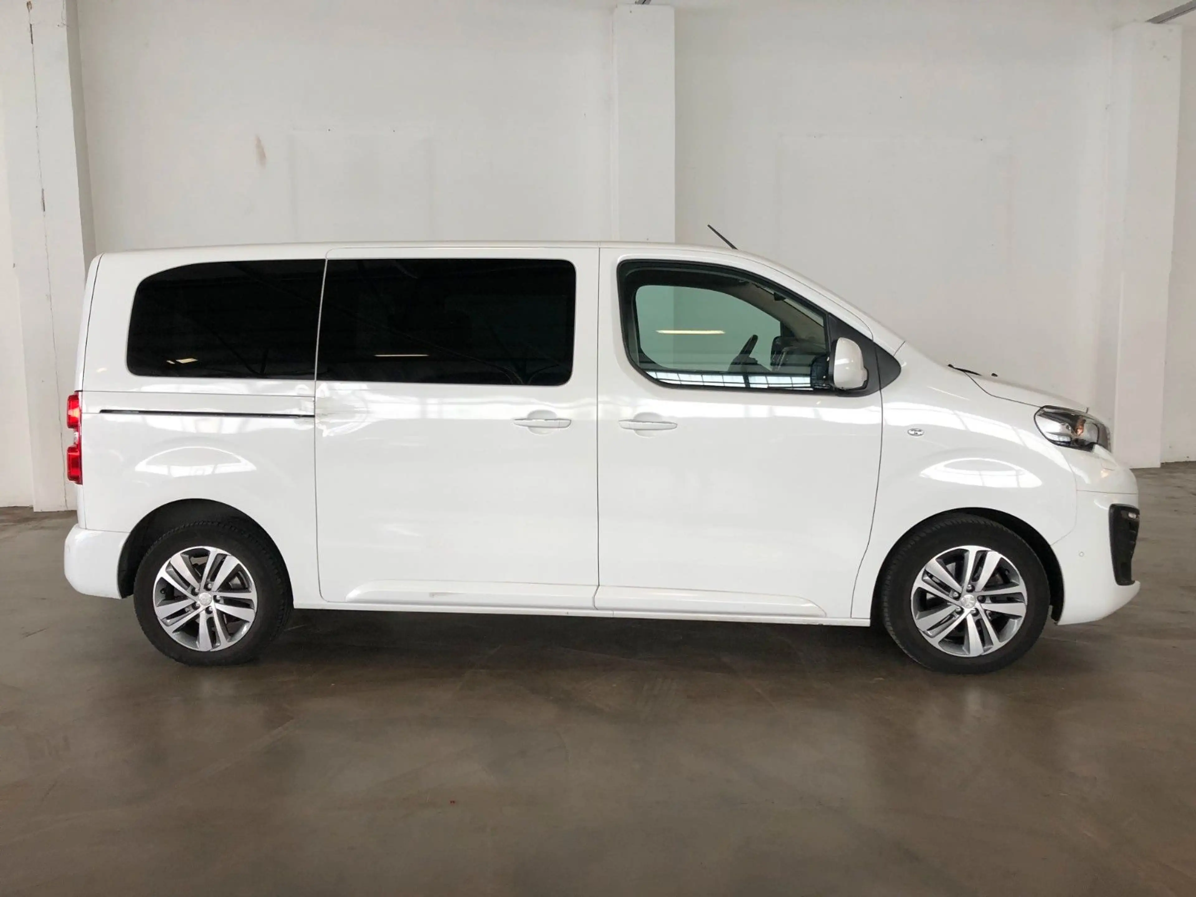 Peugeot Traveller 2.0 Blue "8-Sitzer" — photo 7