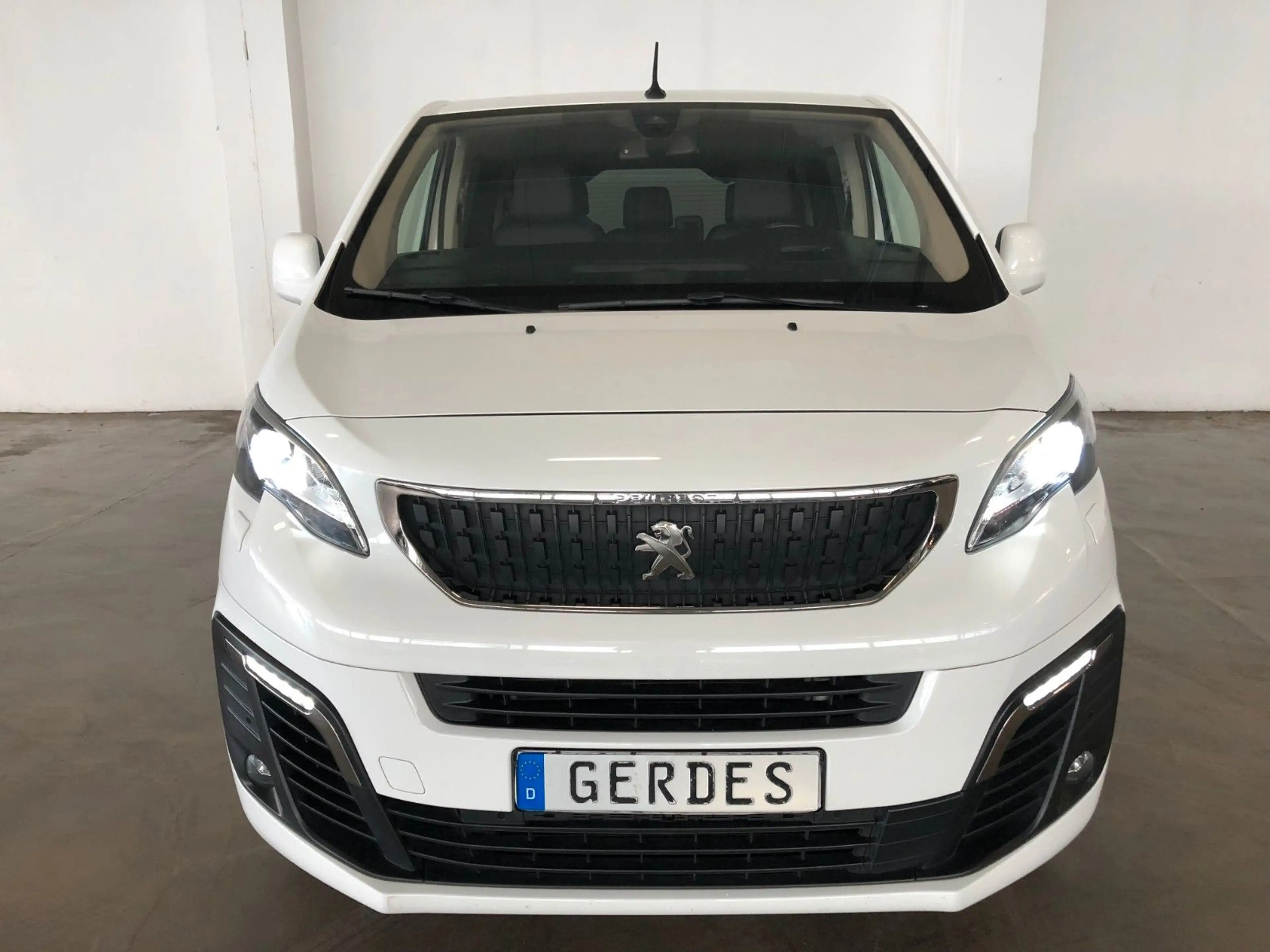 Peugeot Traveller 2.0 Blue "8-Sitzer" — photo 5