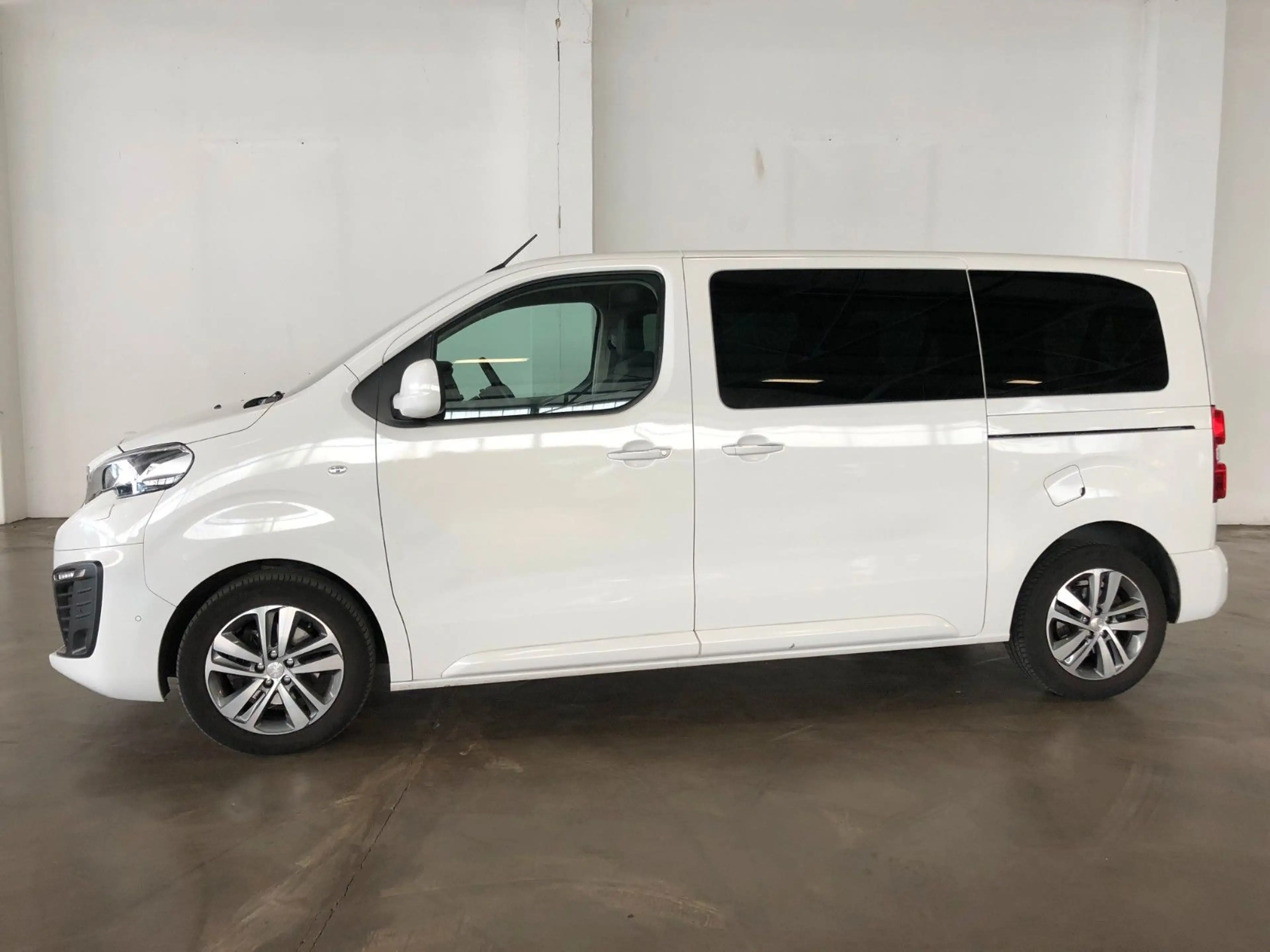 Peugeot Traveller 2.0 Blue "8-Sitzer" — photo 3
