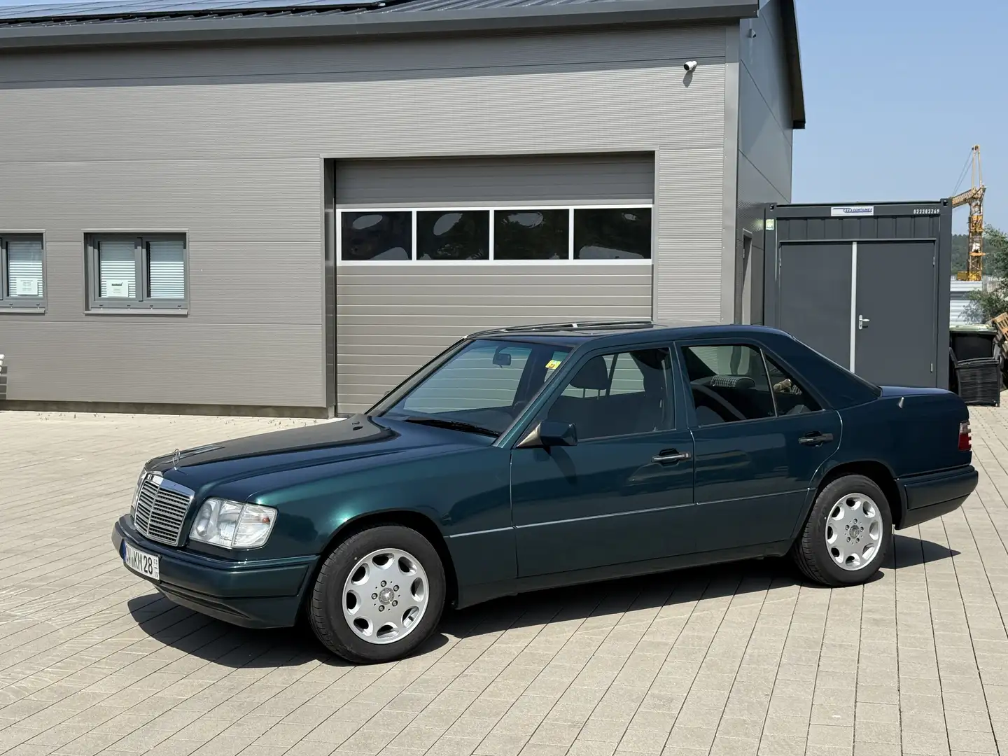 Mercedes-Benz E 200 Mercedes-Benz E 200 - W124 - Limousine - 1