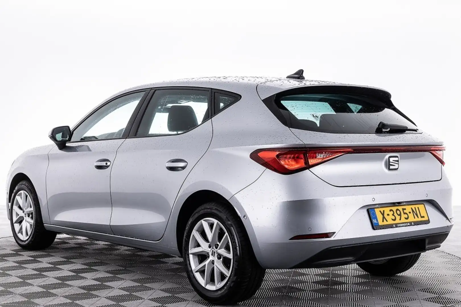SEAT Leon 1.0 eTSI Style Business Intense Automaat | NAVI | Grijs - 2