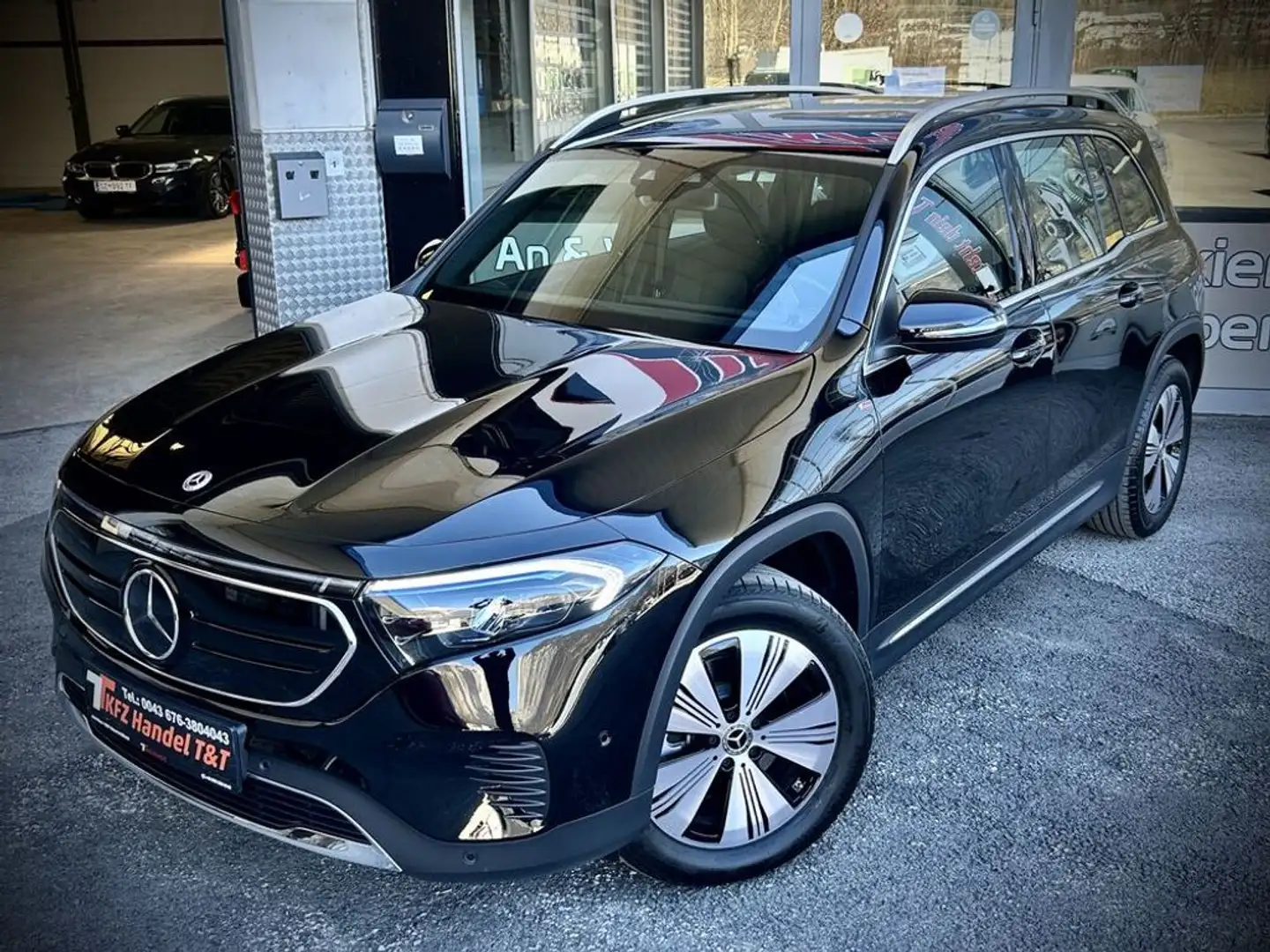 Mercedes-Benz EQB 300 4Matic Schwarz - 2