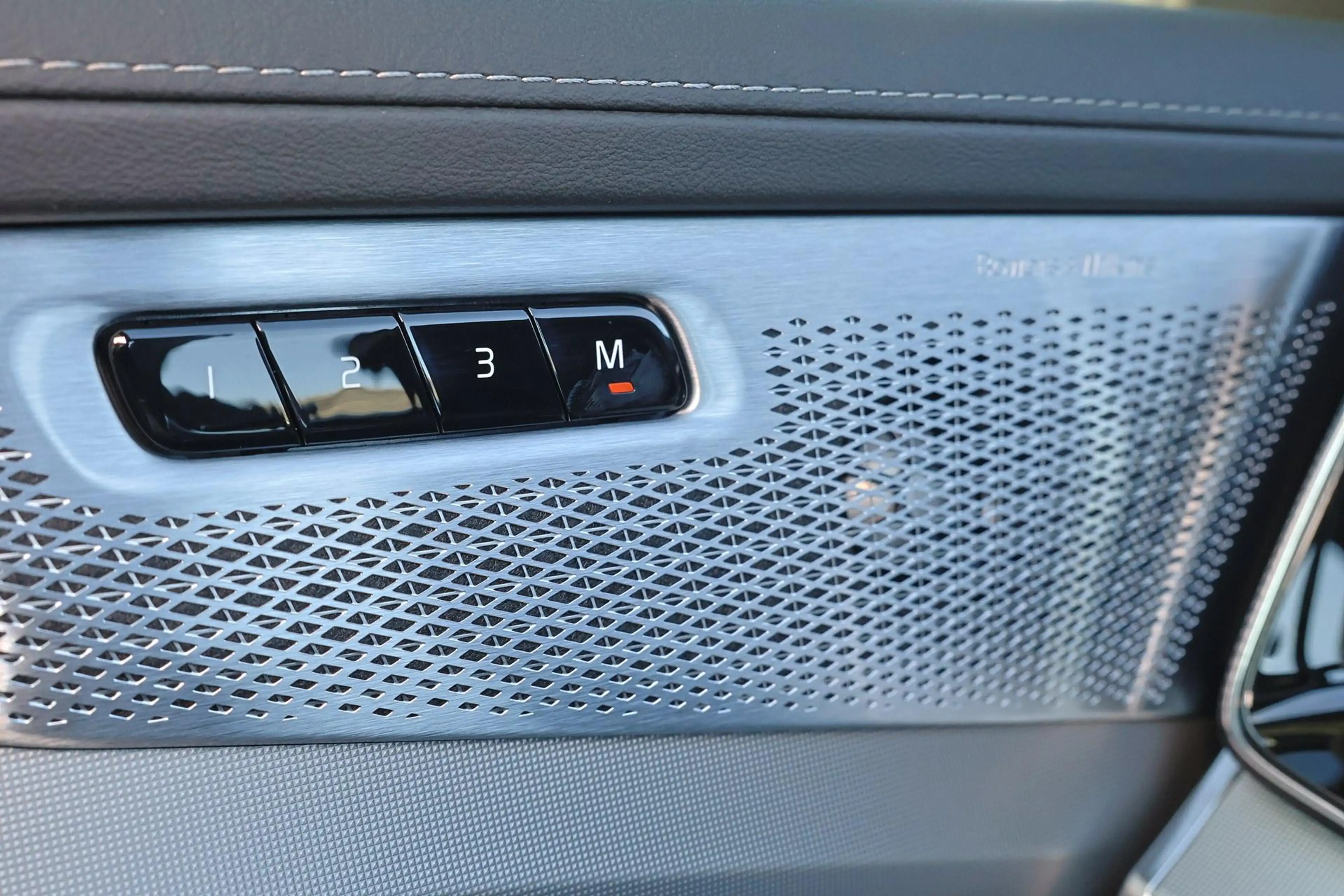 Volvo XC90 T8 Recharge AWD Ultra Black Edition - Panorama/sch — photo 10