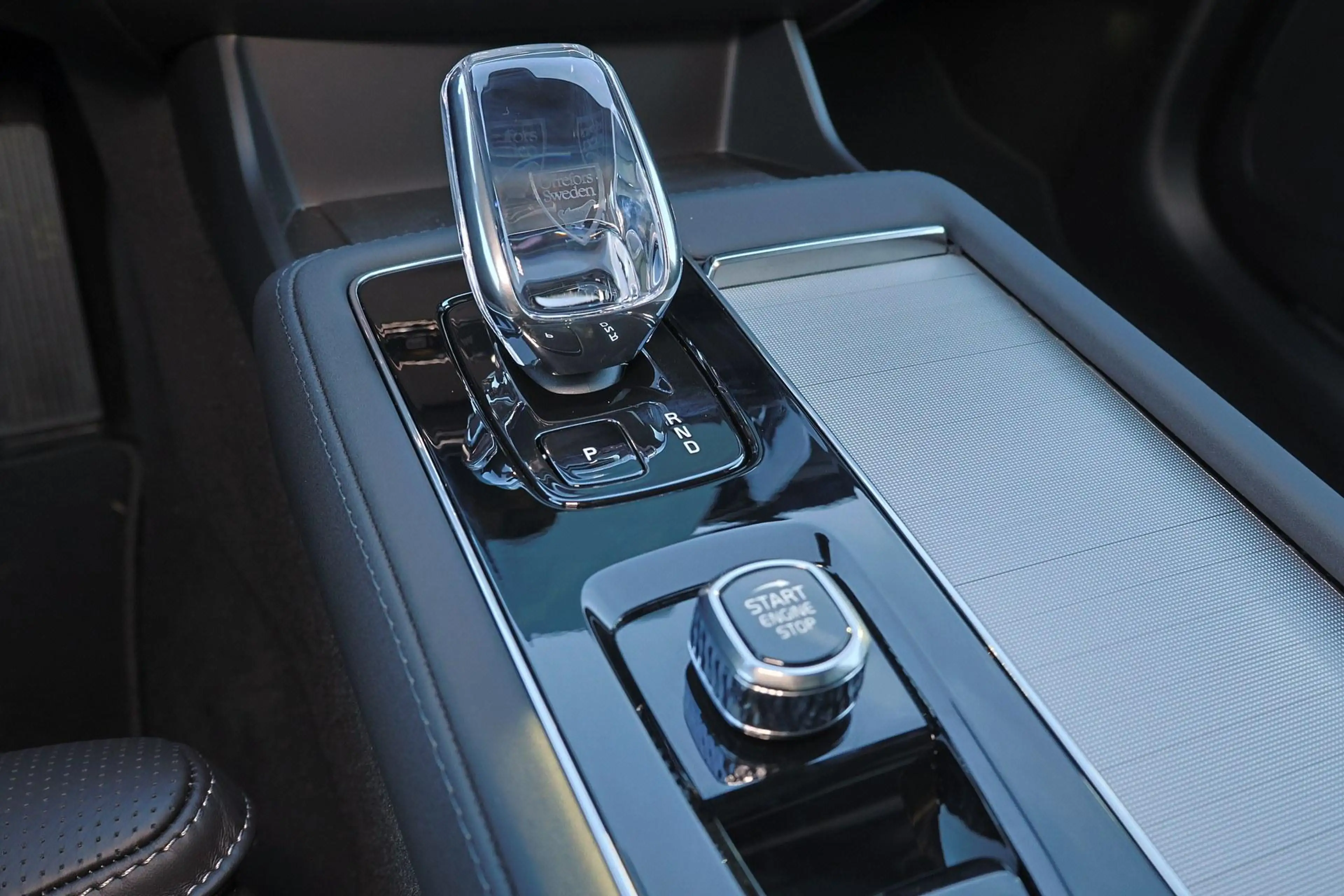 Volvo XC90 T8 Recharge AWD Ultra Black Edition - Panorama/sch — photo 9