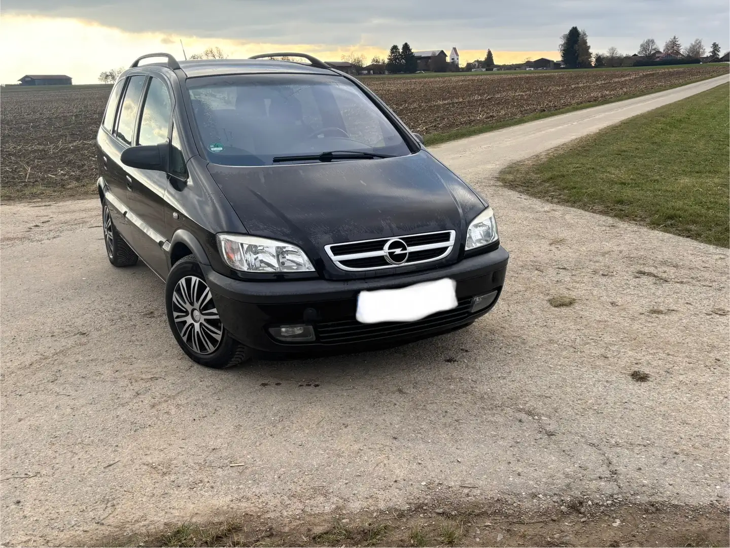Opel Zafira 1.8 Zahnriemen und TÜV neu Schwarz - 1