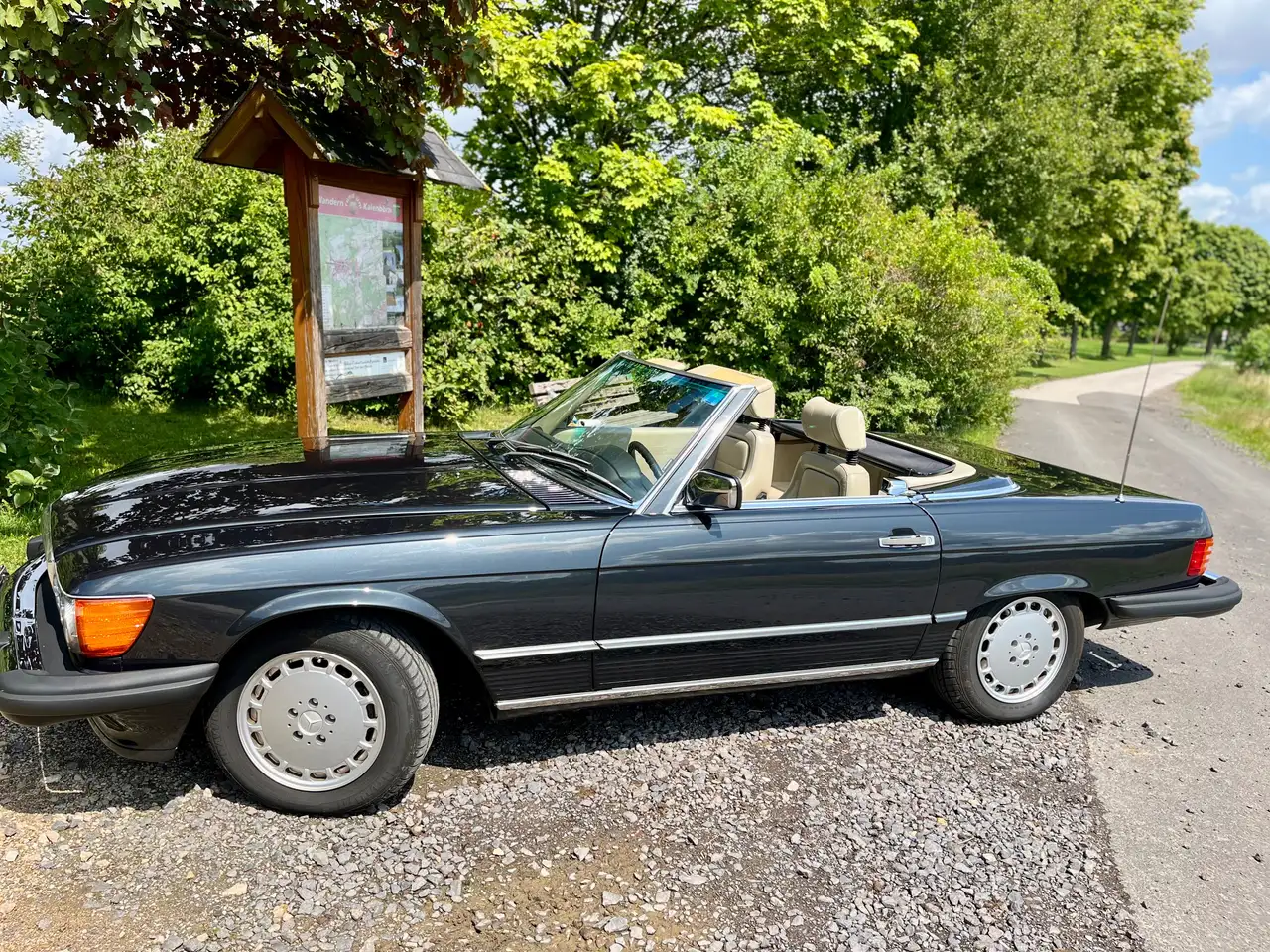 Mercedes-Benz SL 560 US Version, foto 1